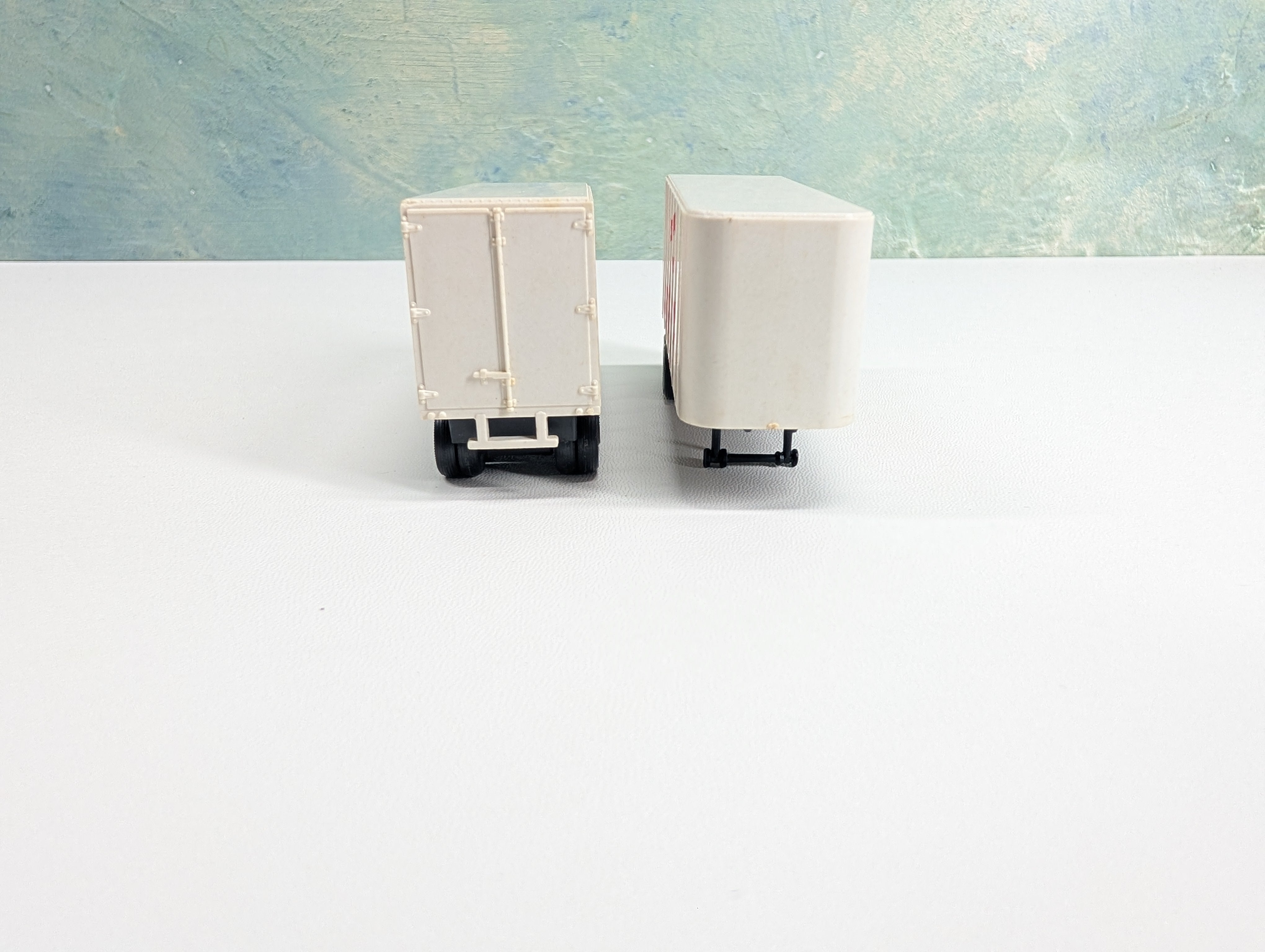 USED Tyco HO Scale 24' Piggyback Trailers (2 pcs)