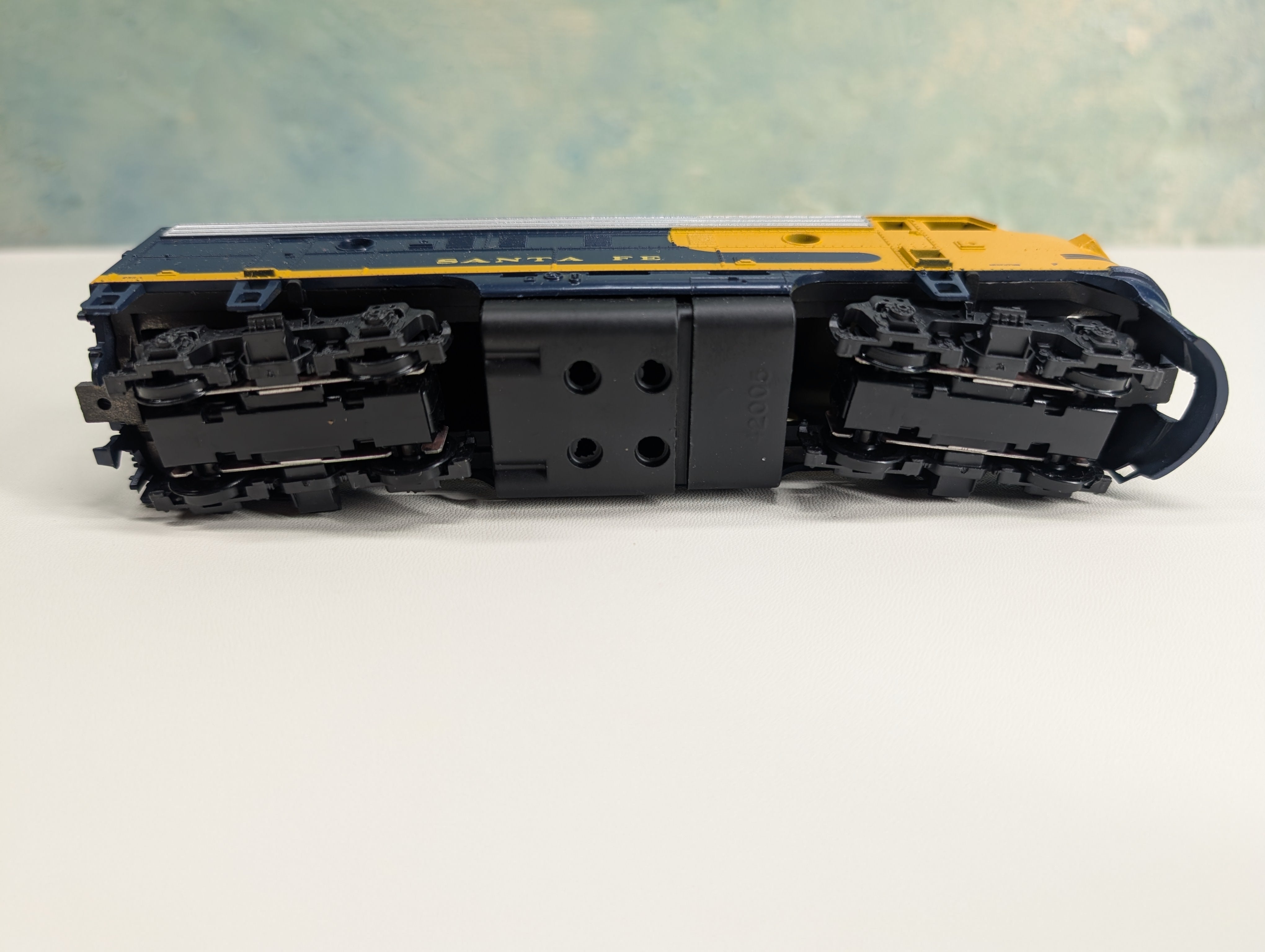 USED Athearn 3003 HO Scale Unpowered F7A Diesel Locomotive Santa Fe ATSF
