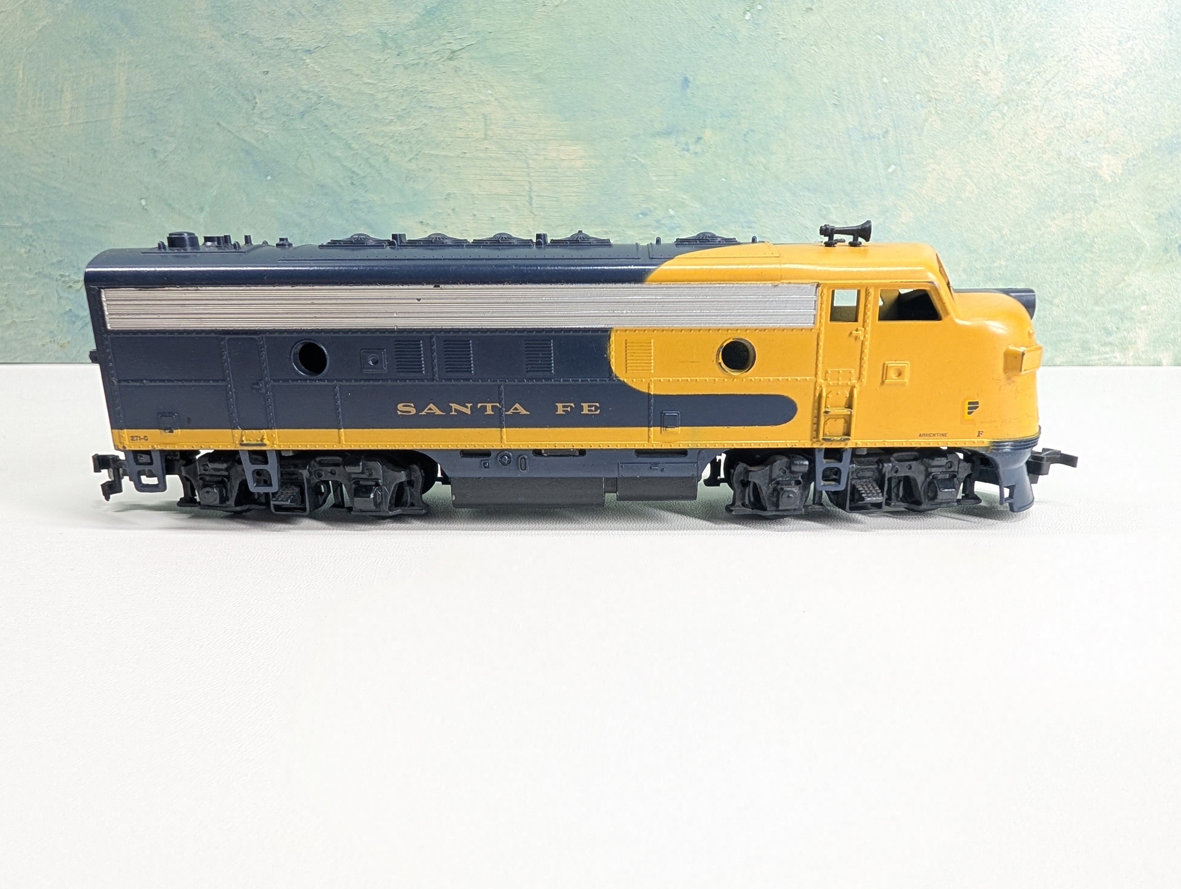 USED Athearn HO Scale Unpowered F7A Diesel Locomotive Santa Fe ATSF