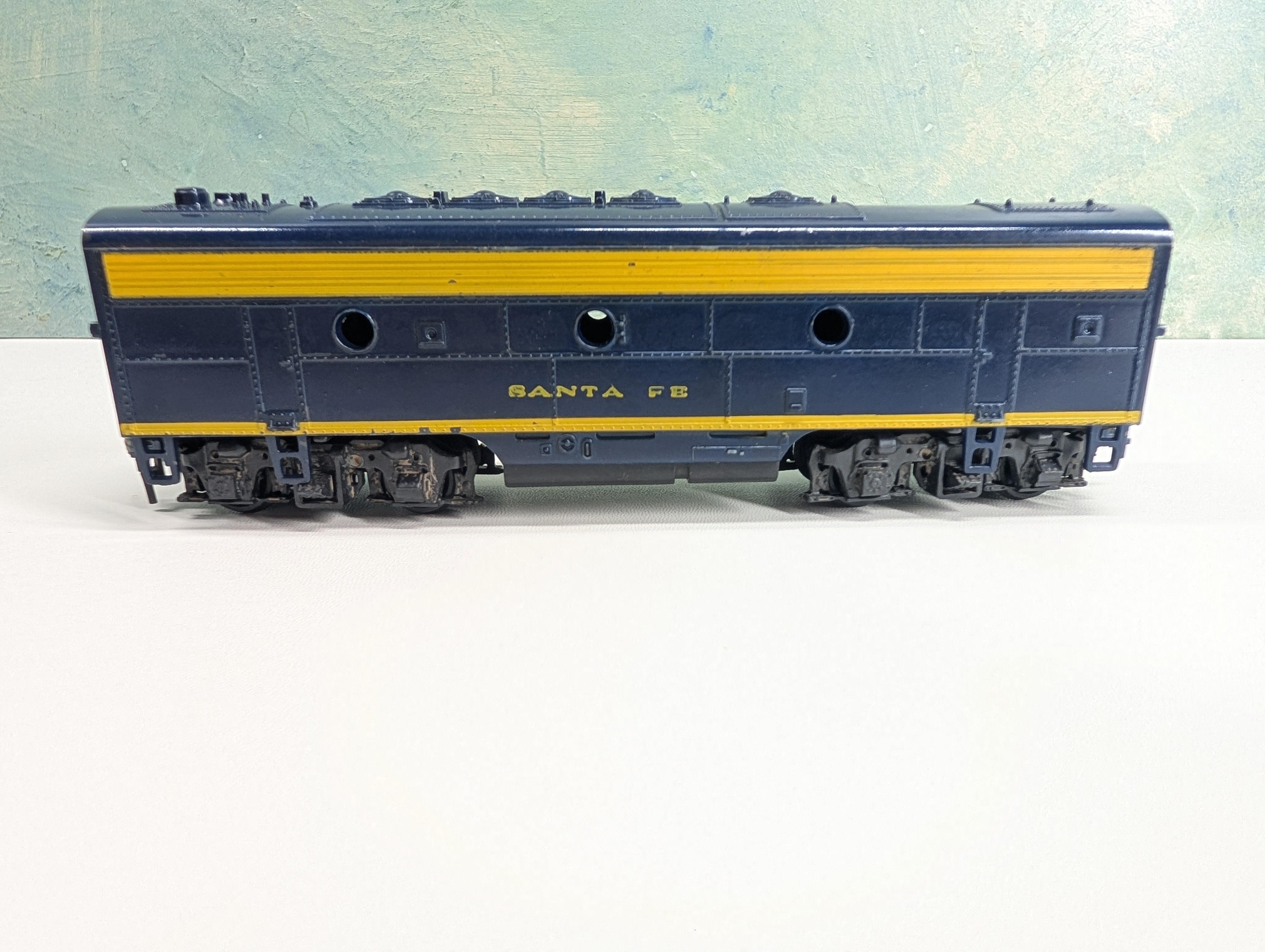 USED Athearn HO Scale Unpowered F7B Diesel Locomotive Santa Fe ATSF