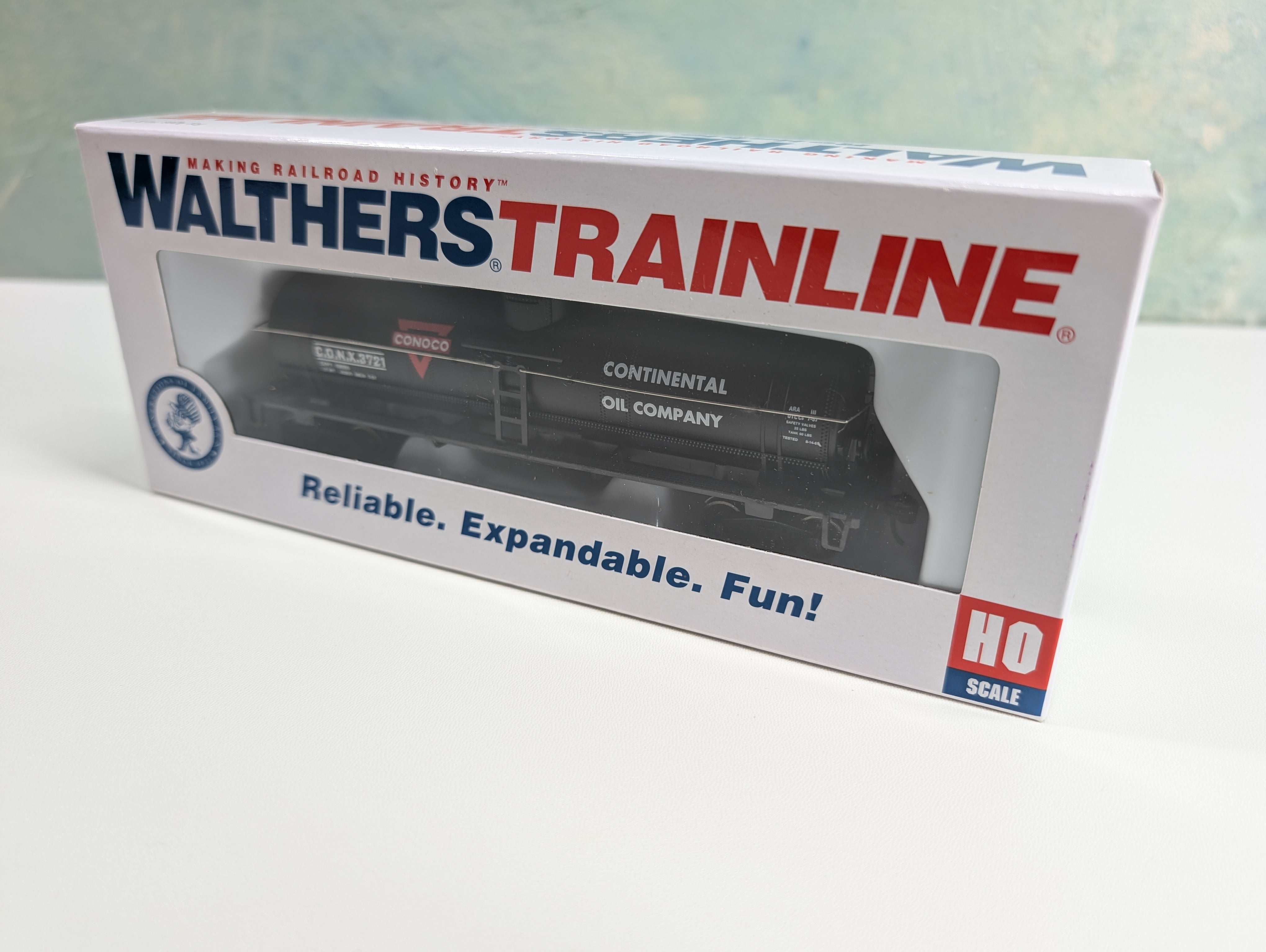 USED Walthers Trainline 931-1614 HO Scale Single Dome Tank Car Conoco CONX #3721 Metal Wheels