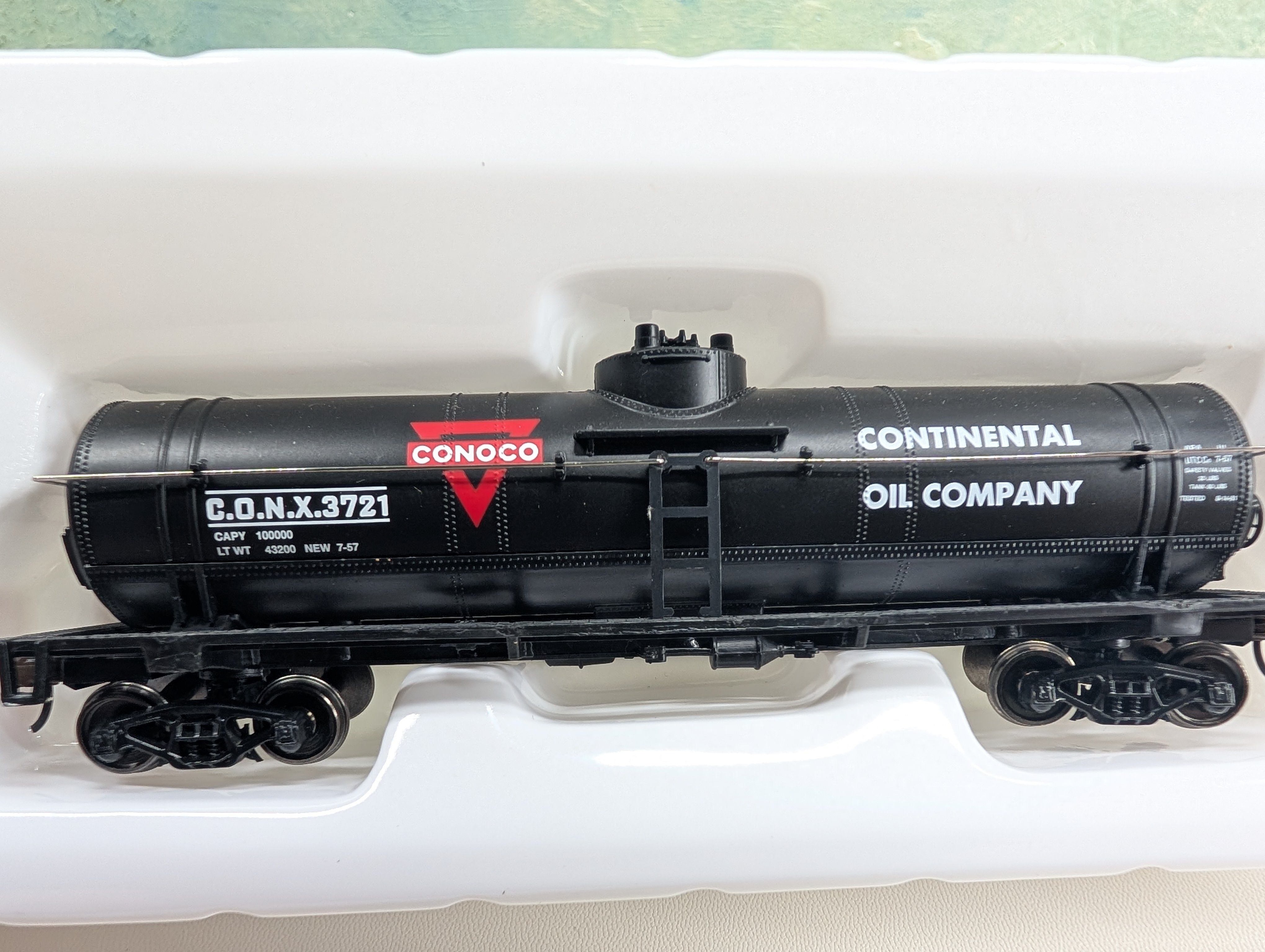 USED Walthers Trainline 931-1614 HO Scale Single Dome Tank Car Conoco CONX #3721 Metal Wheels