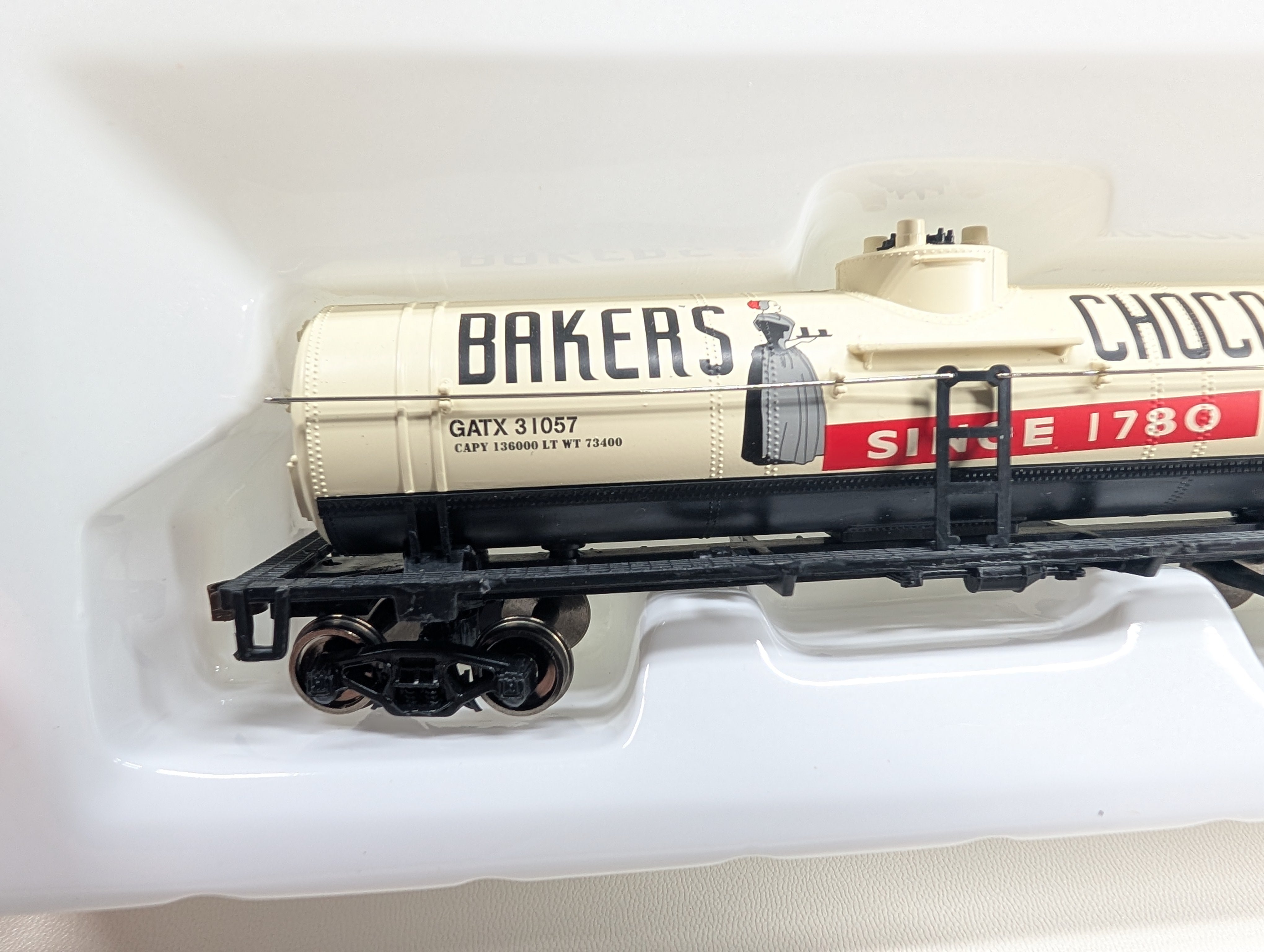 USED Walthers Trainline 931-1615 HO Scale Single Dome Tank Car Baker's Chocolate GATX #31057 Metal Wheels