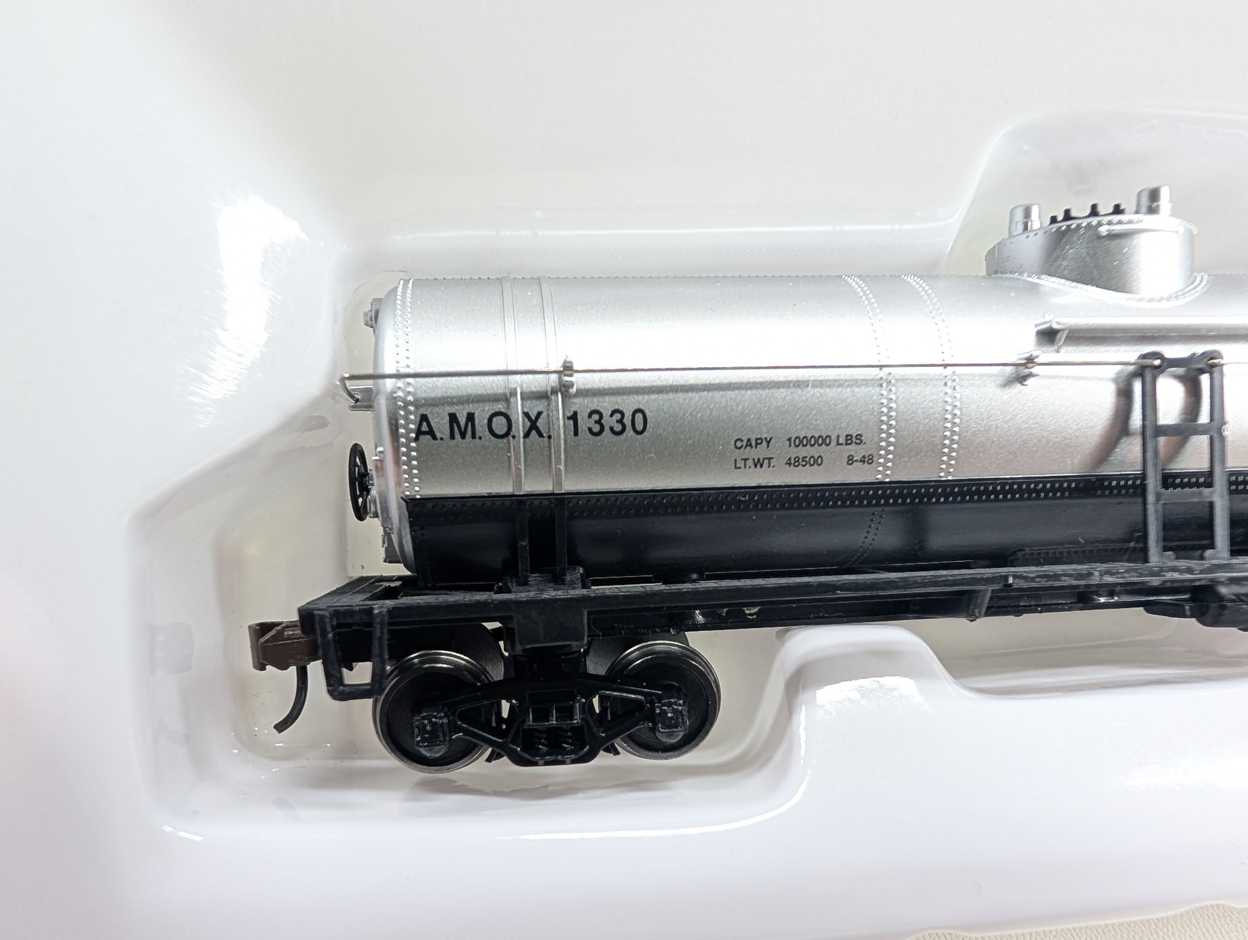 USED Walthers Trainline 931-1631 HO Scale Single Dome Tank Car Amoco AMOX #1330 Metal Wheels