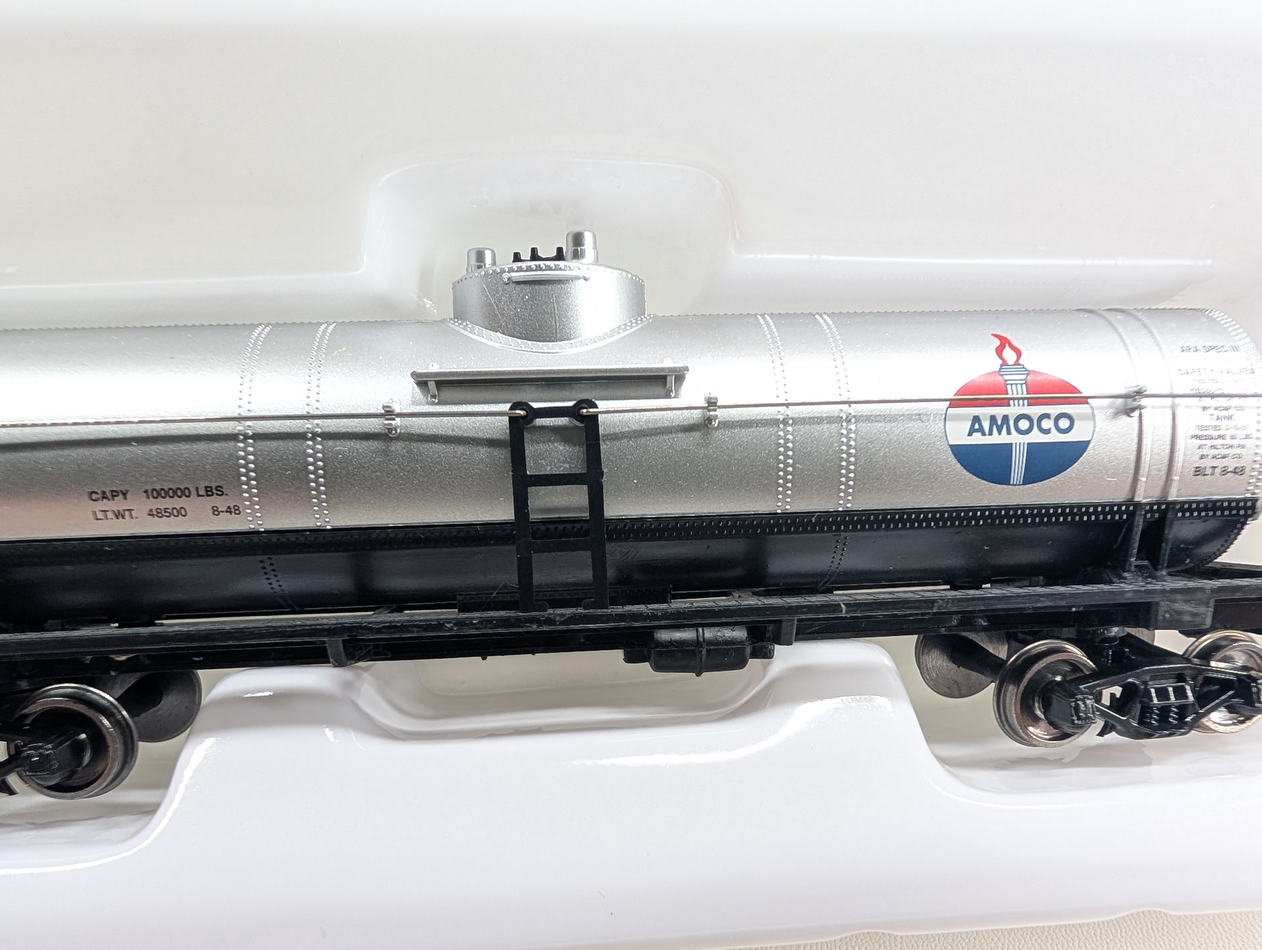 USED Walthers Trainline 931-1631 HO Scale Single Dome Tank Car Amoco AMOX #1330 Metal Wheels