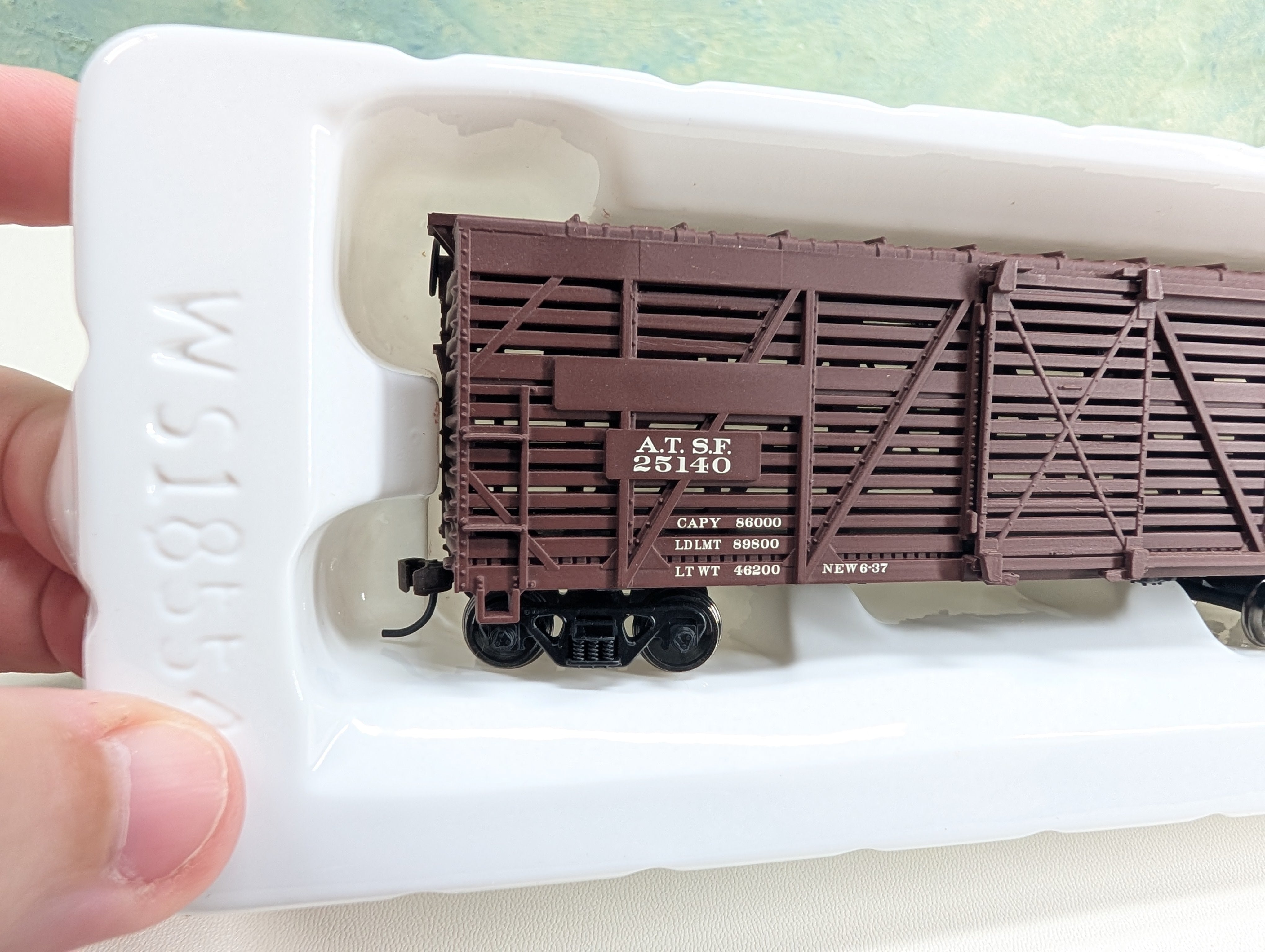 USED Walthers Trainline 931-1681 HO Scale 40' Stock Car Santa Fe ATSF #25140 Metal Wheels