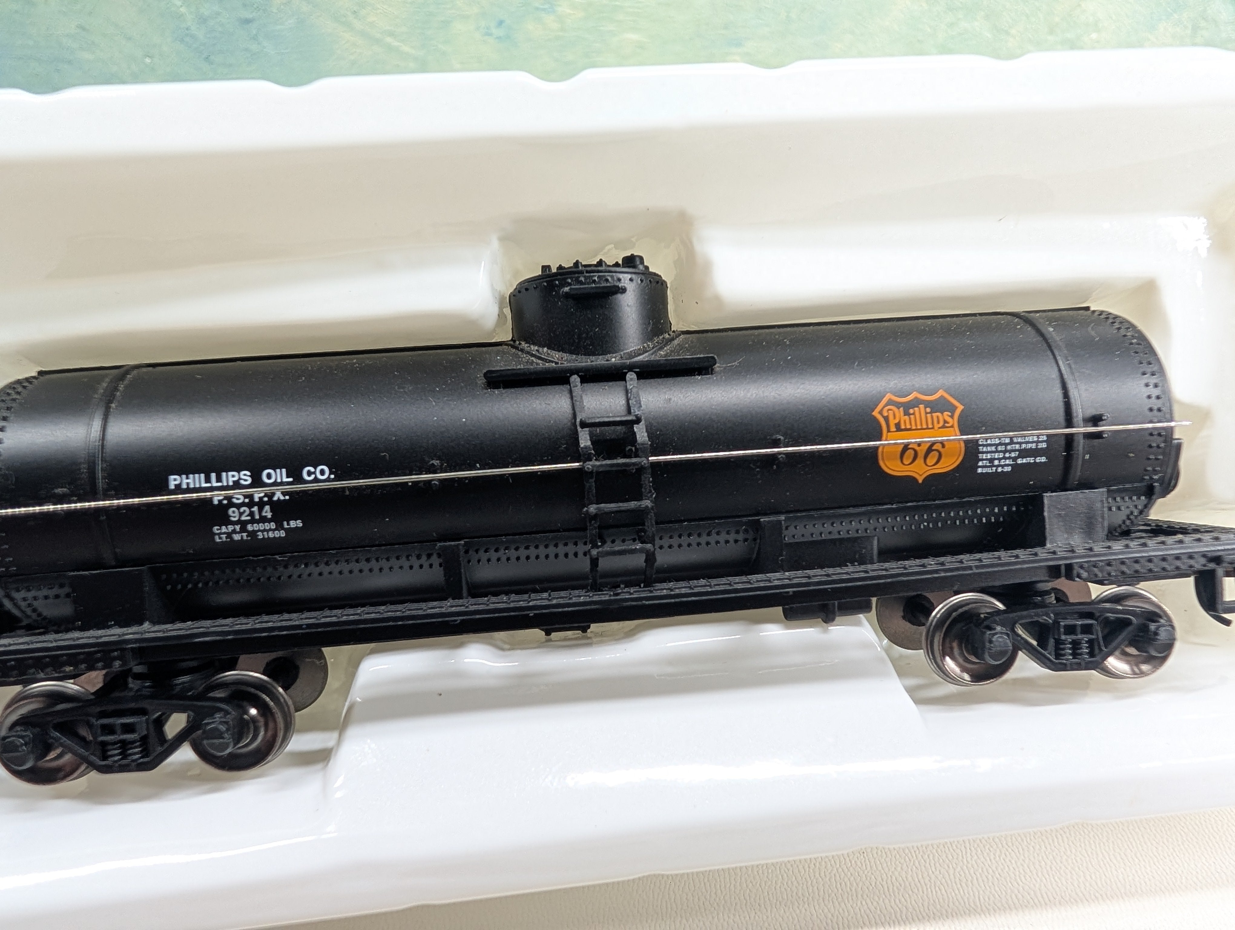 USED Bachmann 17840 HO Scale 40' Single Dome Tank Car Phillips 66 PSPX #9214 Metal Wheels