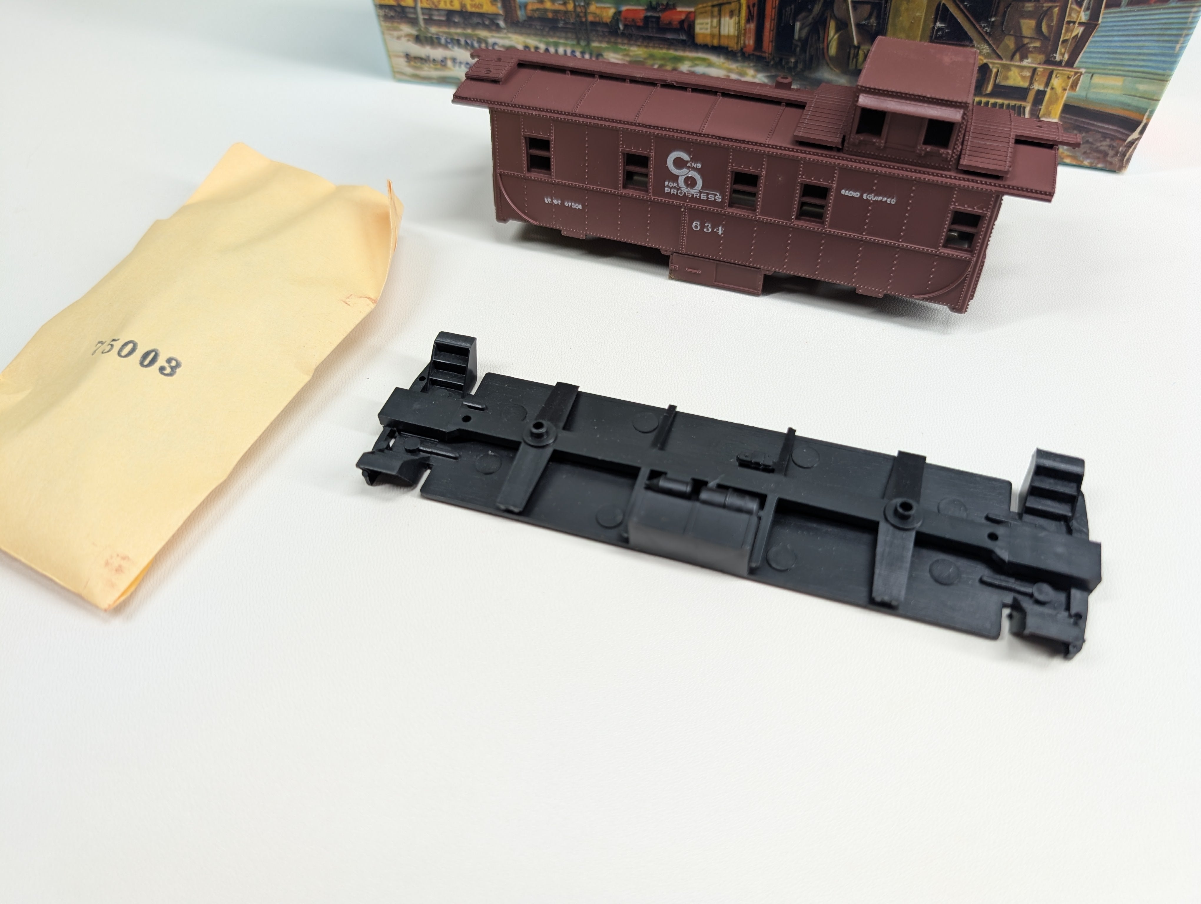 USED Athearn 1265 HO Scale Caboose Chesapeake and Ohio #634
