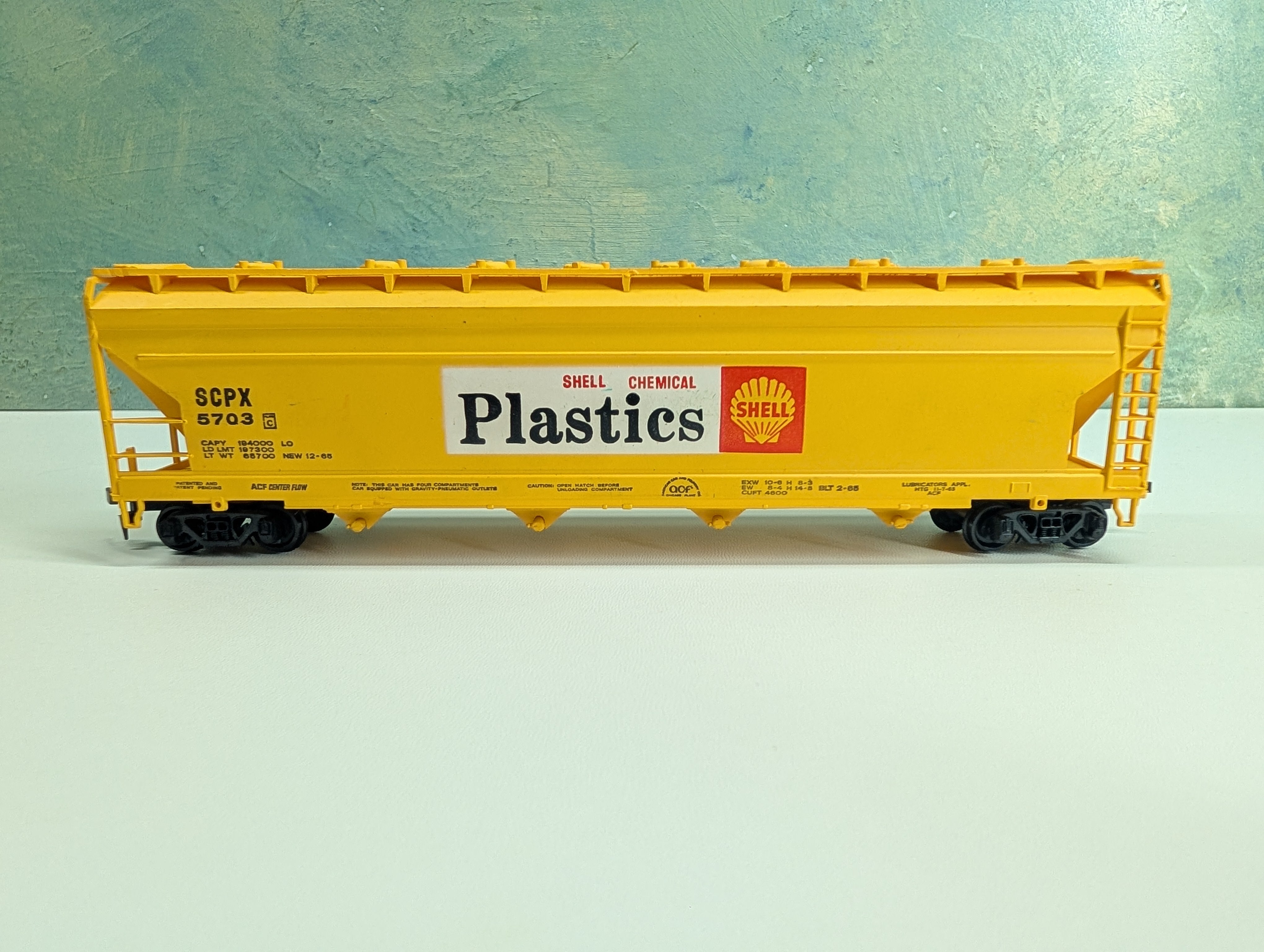 USED Bachmann HO Scale 4 Bay ACF Covered Hopper Shell Chemical Plastics SCPX #5703