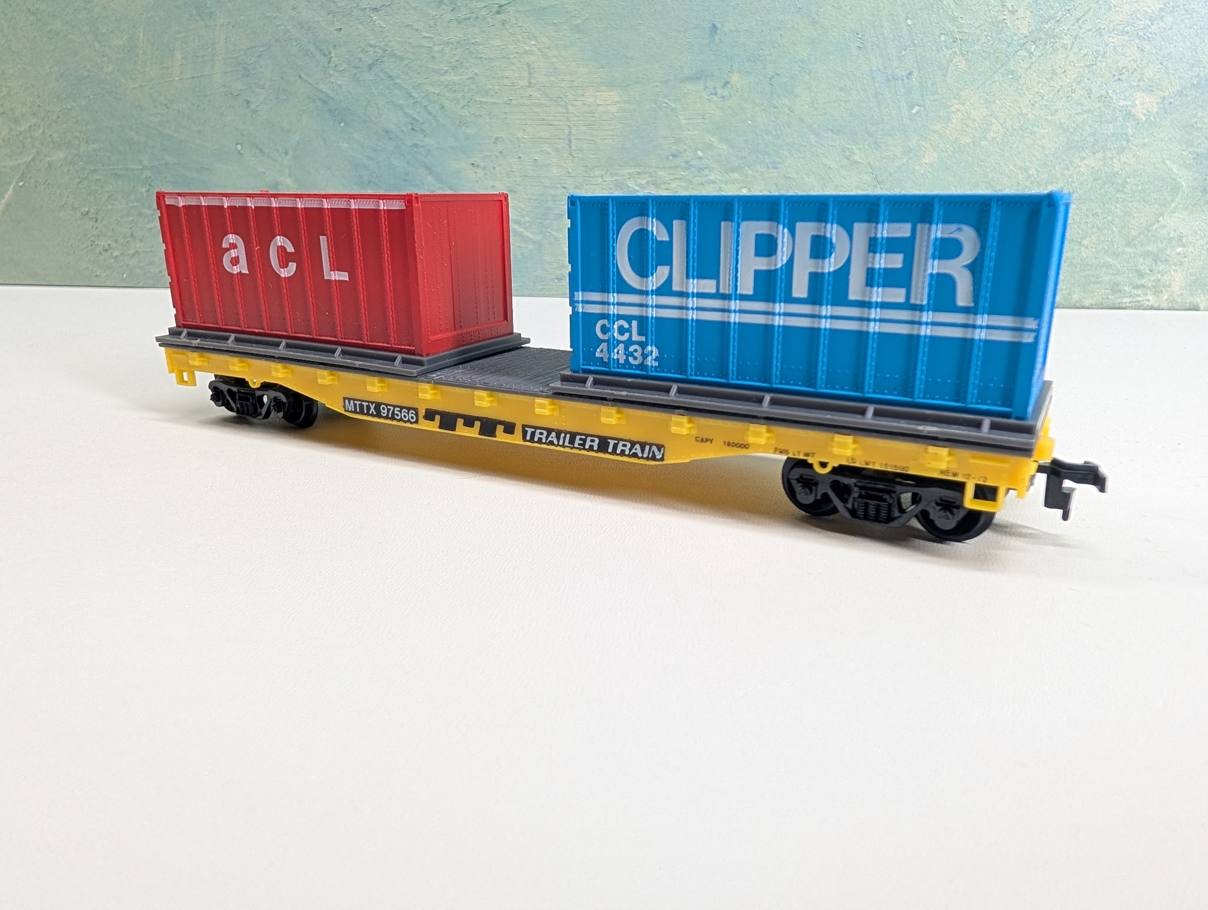 USED Life-Like HO Scale 50' Flat Car w/ 2 Containers Trailer Train MTTX #97566
