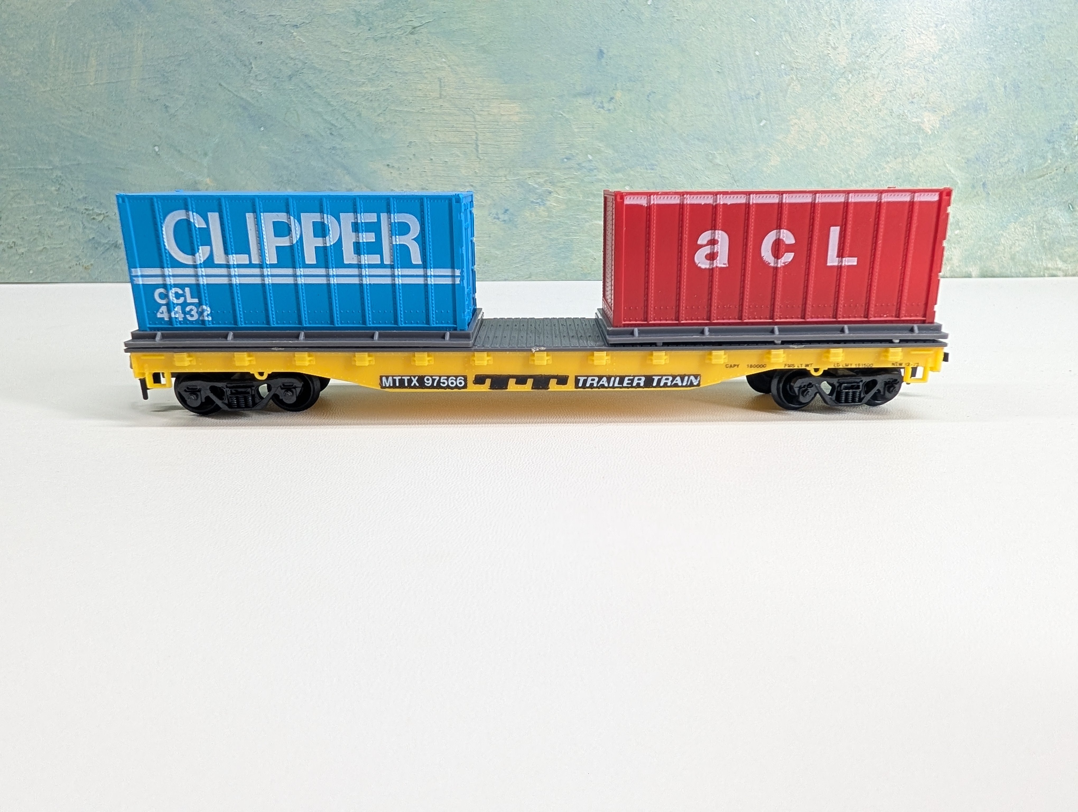 USED Life-Like HO Scale 50' Flat Car w/ 2 Containers Trailer Train MTTX #97566