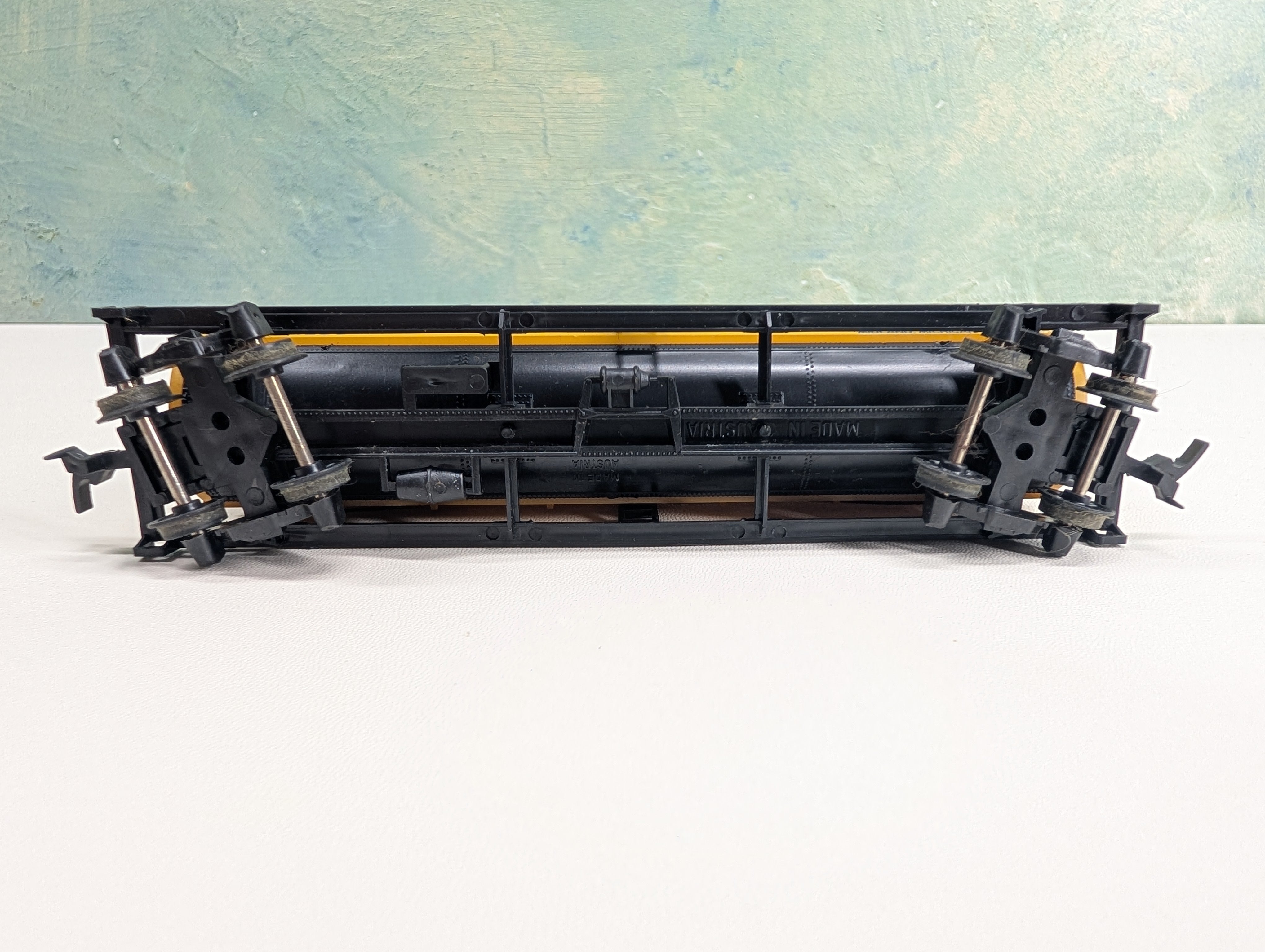 USED AHM HO Scale 6-Dome Tank Car DOW Chemical Company GATX #10200