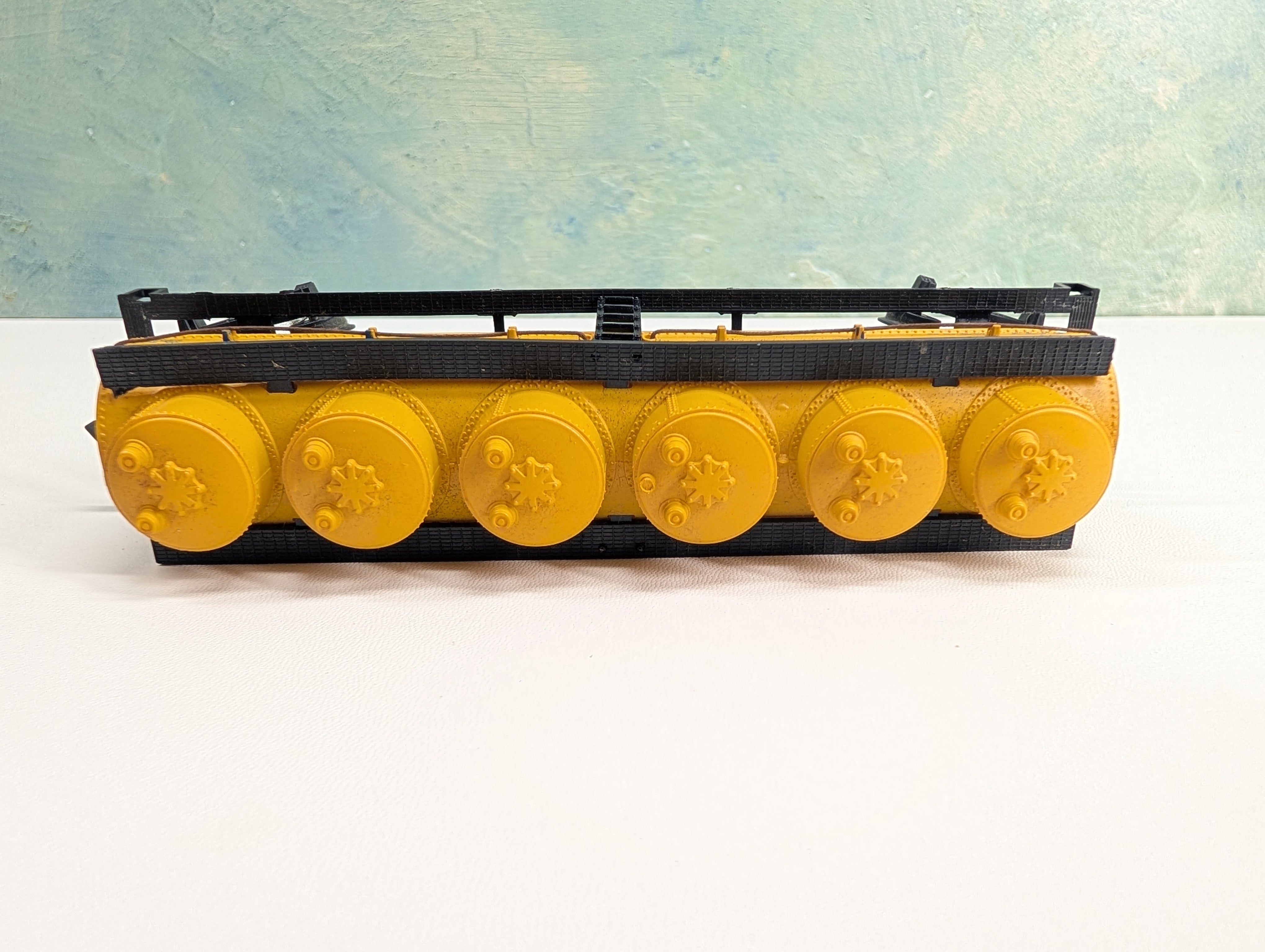 USED AHM HO Scale 6-Dome Tank Car DOW Chemical Company GATX #10200