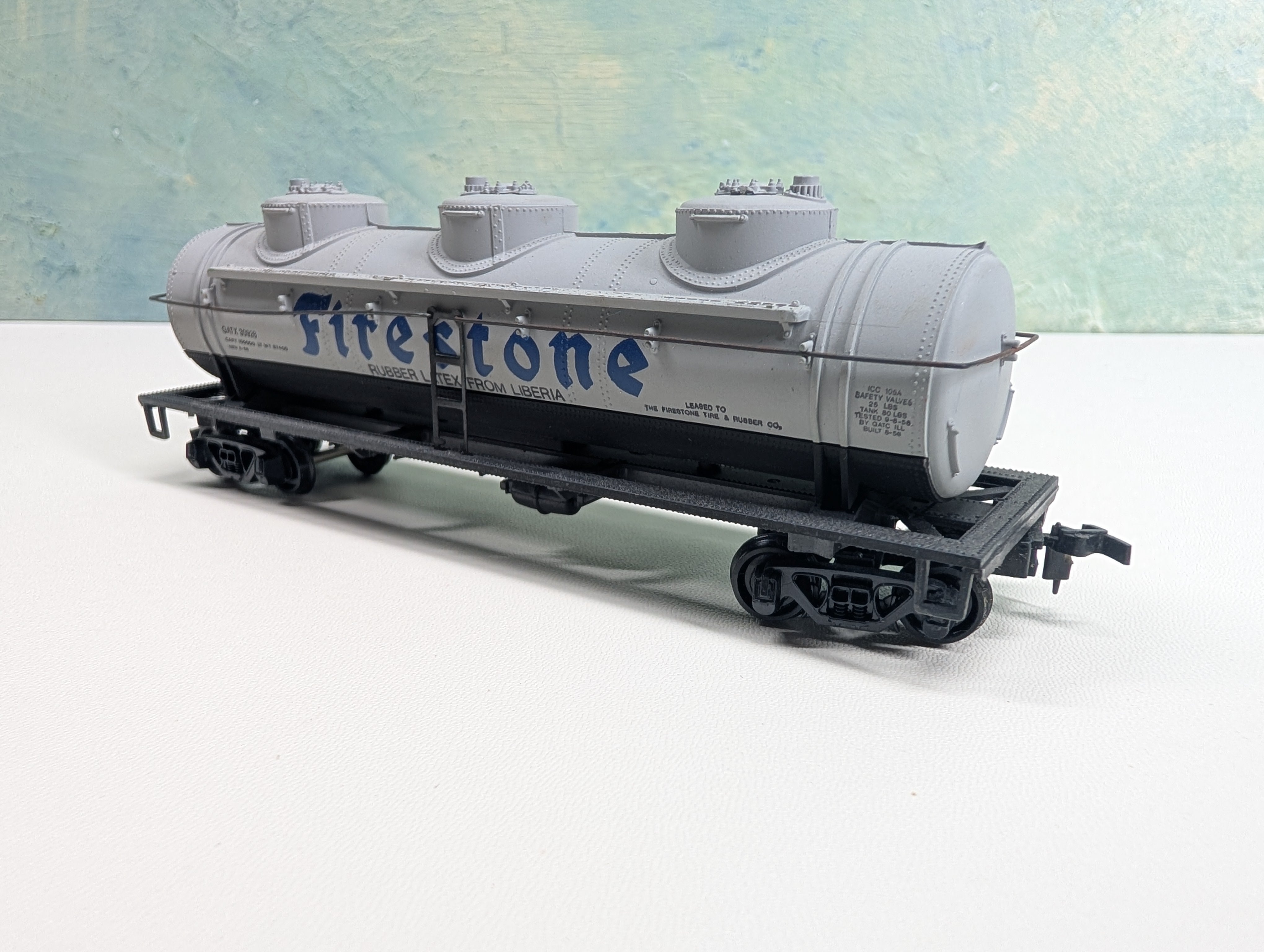 USED Bachmann HO Scale Triple Dome Tank Car Firestone GATX #30926