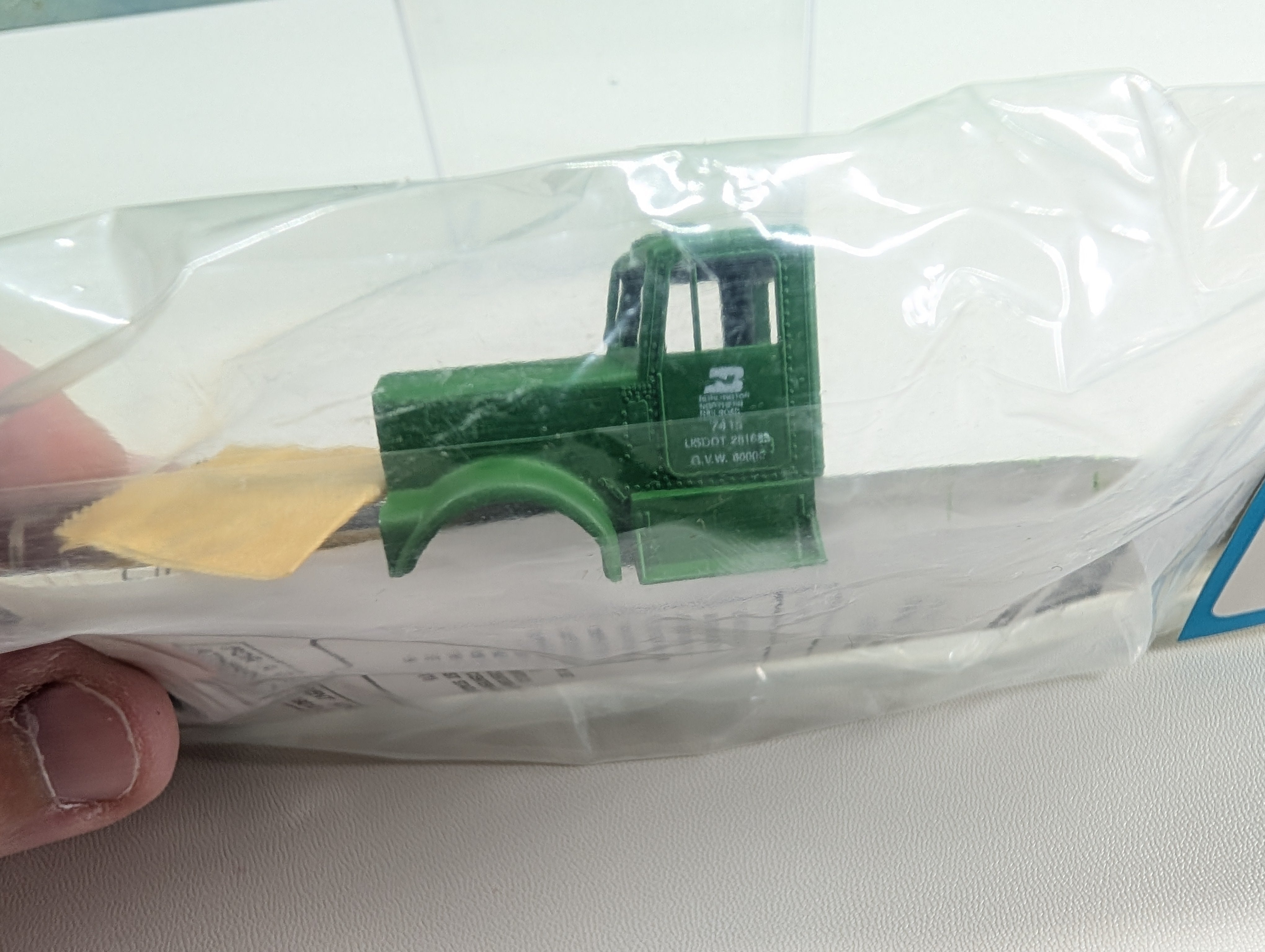 Athearn 5669 HO Scale Conventional Tractor Burlington Northern
