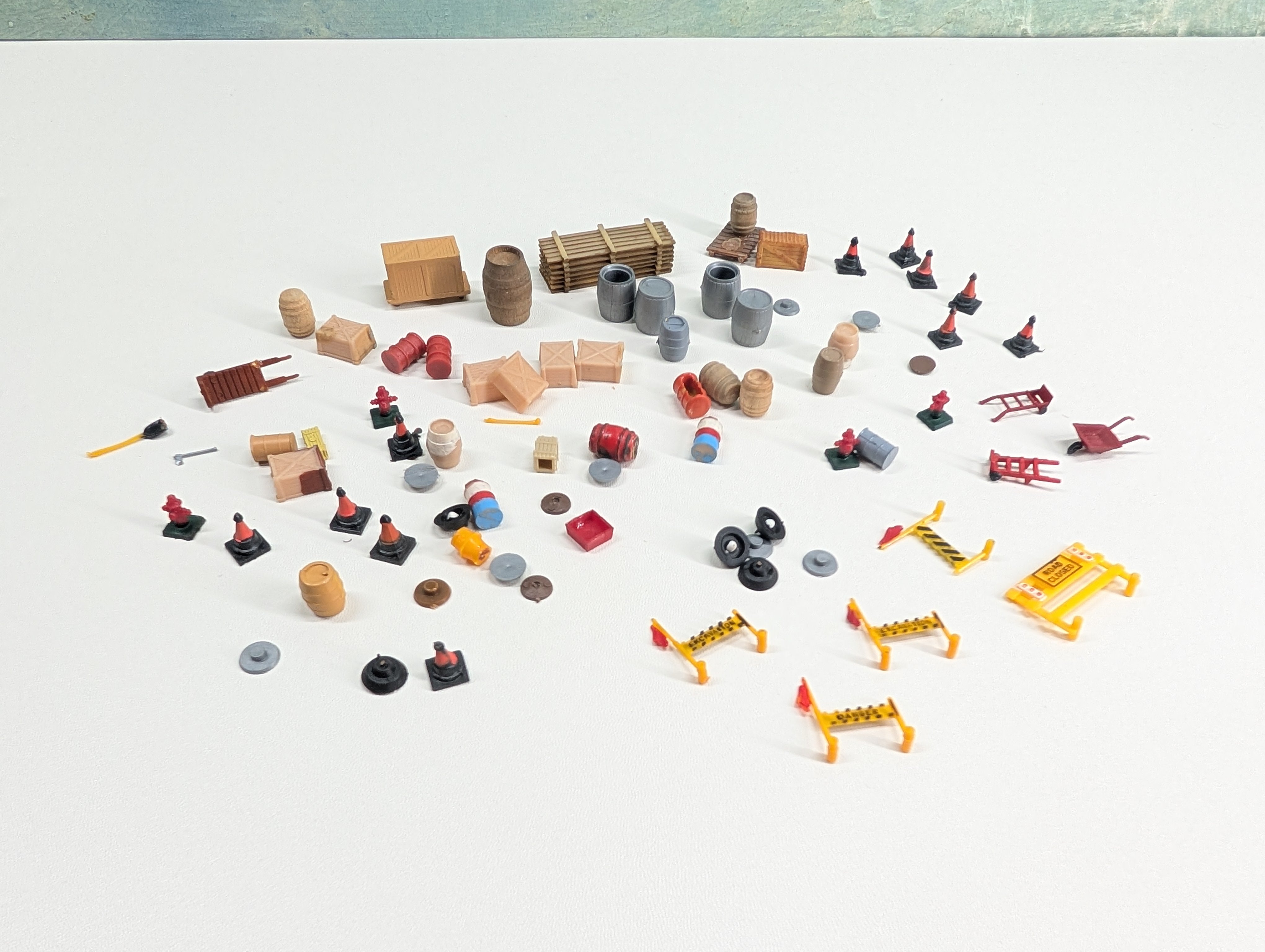 USED HO Scale Large Lot of Barrels, Crates, Construction Cones & More Detail Parts