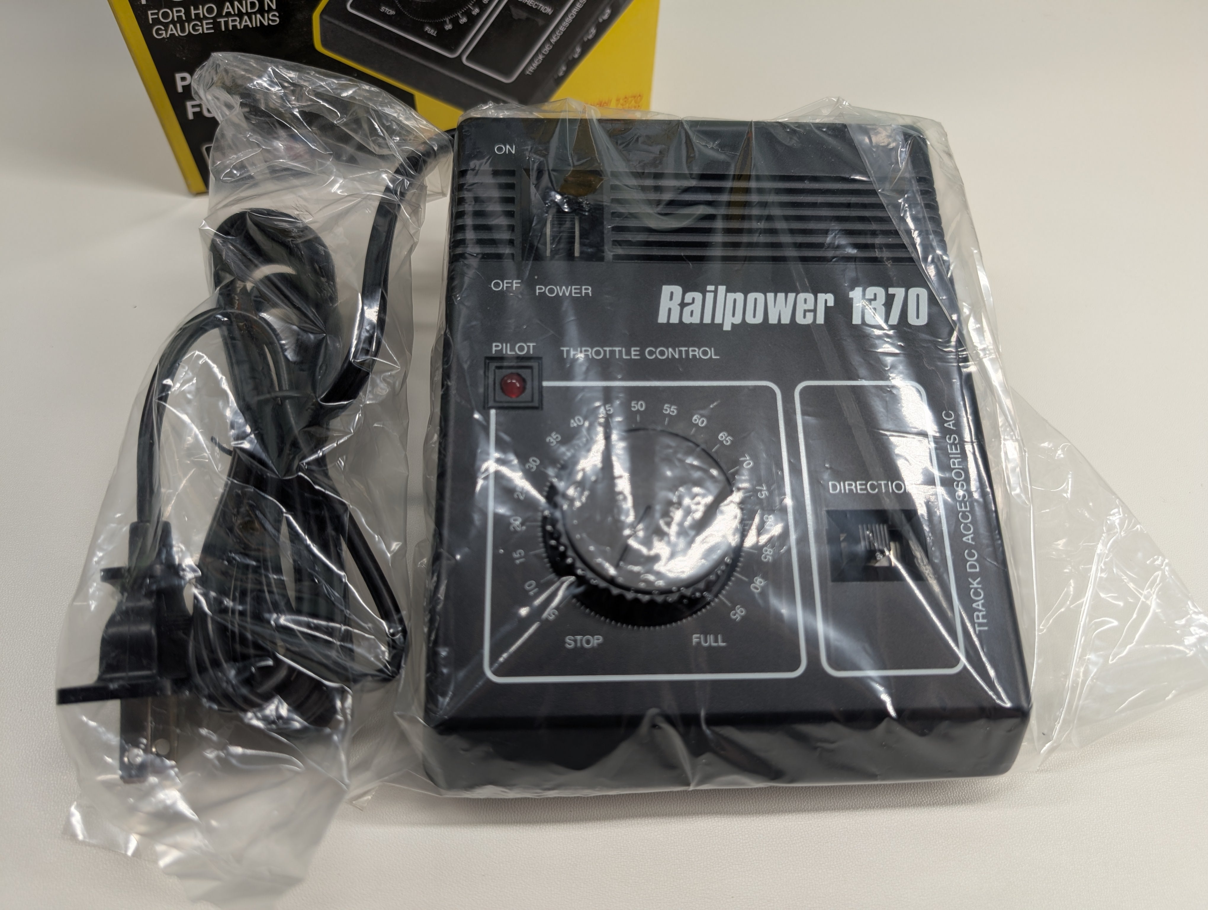 MRC MULTI Scale HO & N Railpower 1370 Model Train Powerpack Transformer 18 VA Tested!