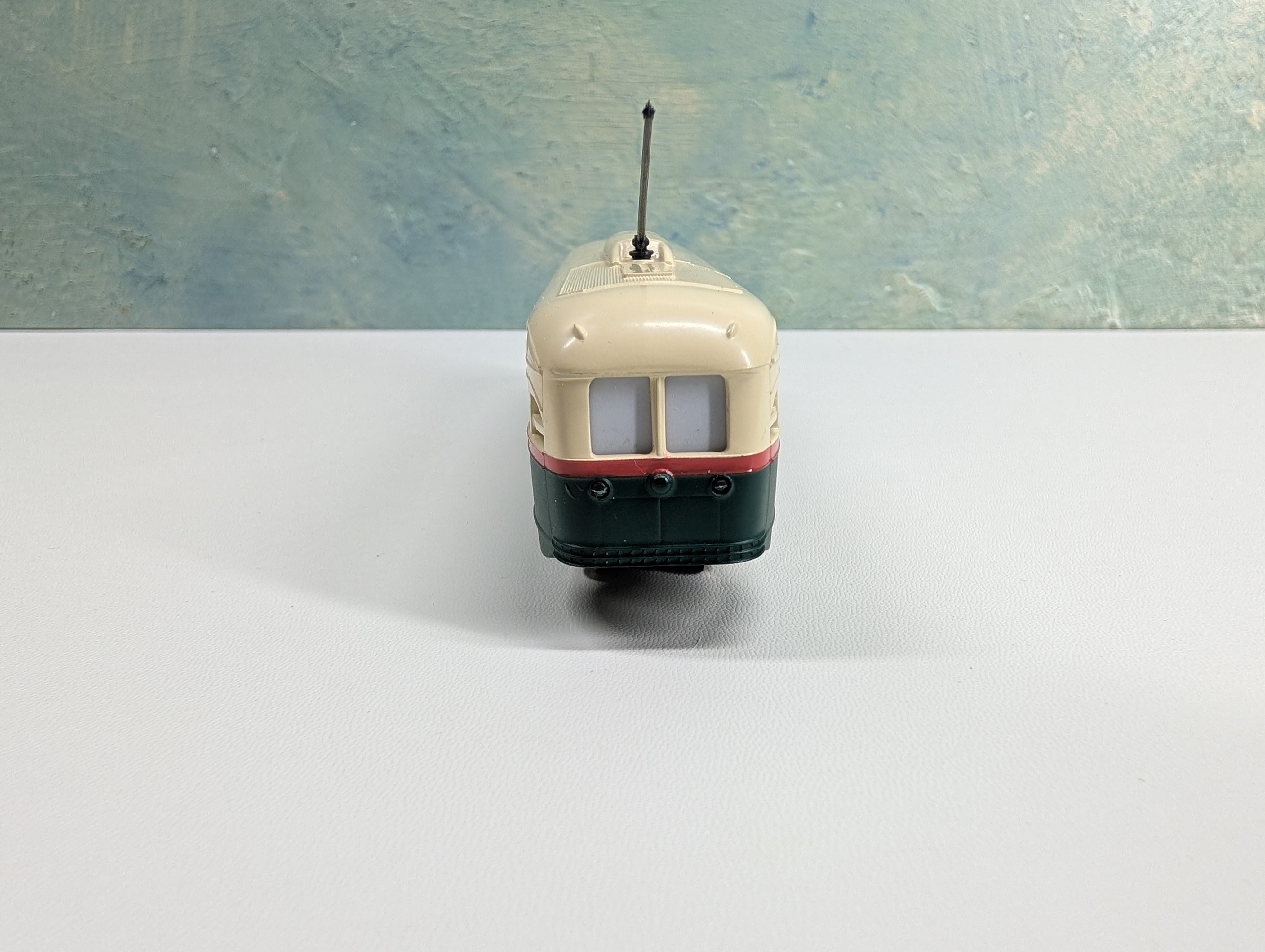 USED Bachmann 62945 HO Scale Streamline PCC Trolley PTC DC