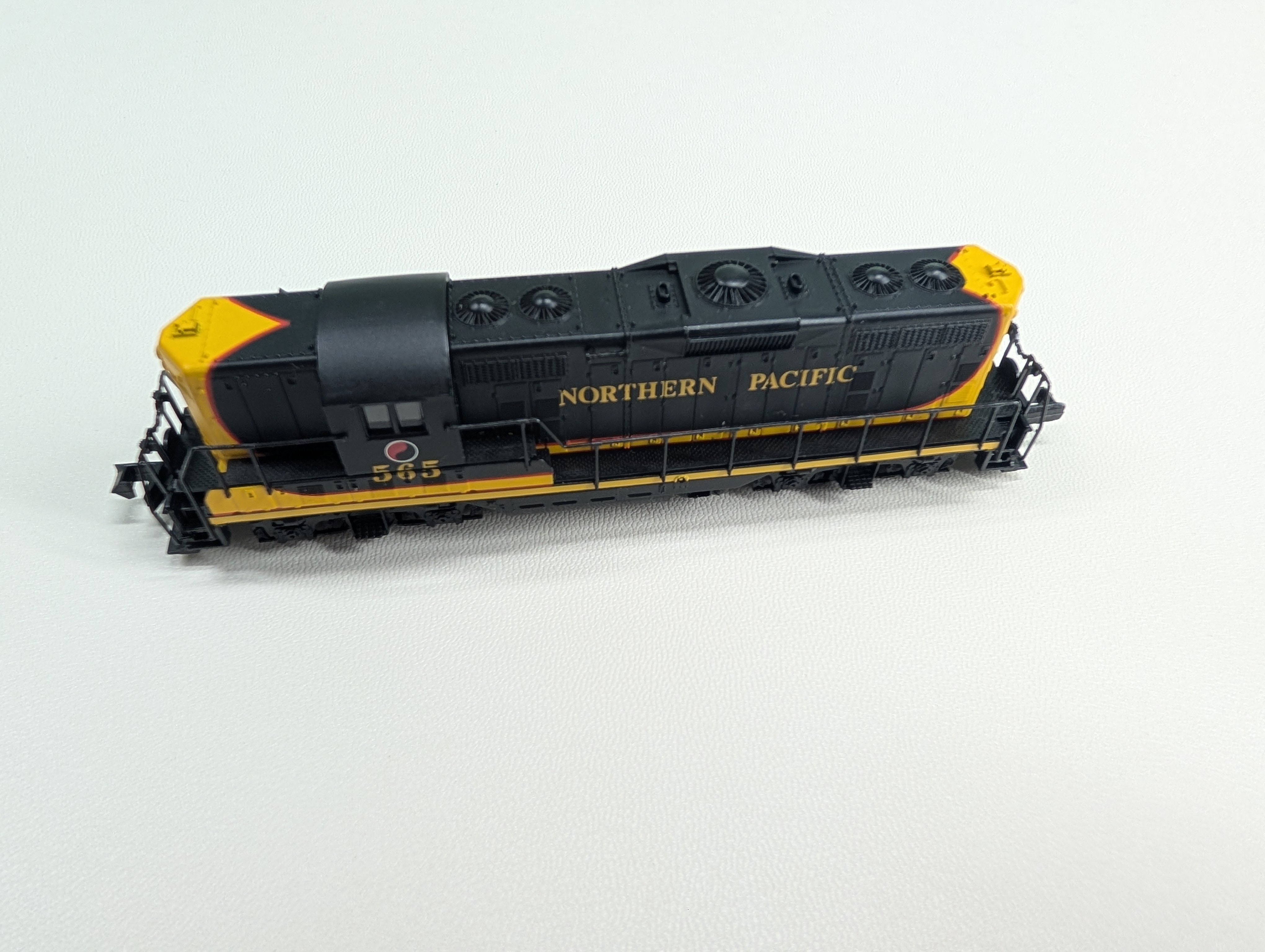 USED Atlas 48219 N Scale GP-7 PH. 2 Diesel Locomotive Northern Pacific #565 Parts/Repairs
