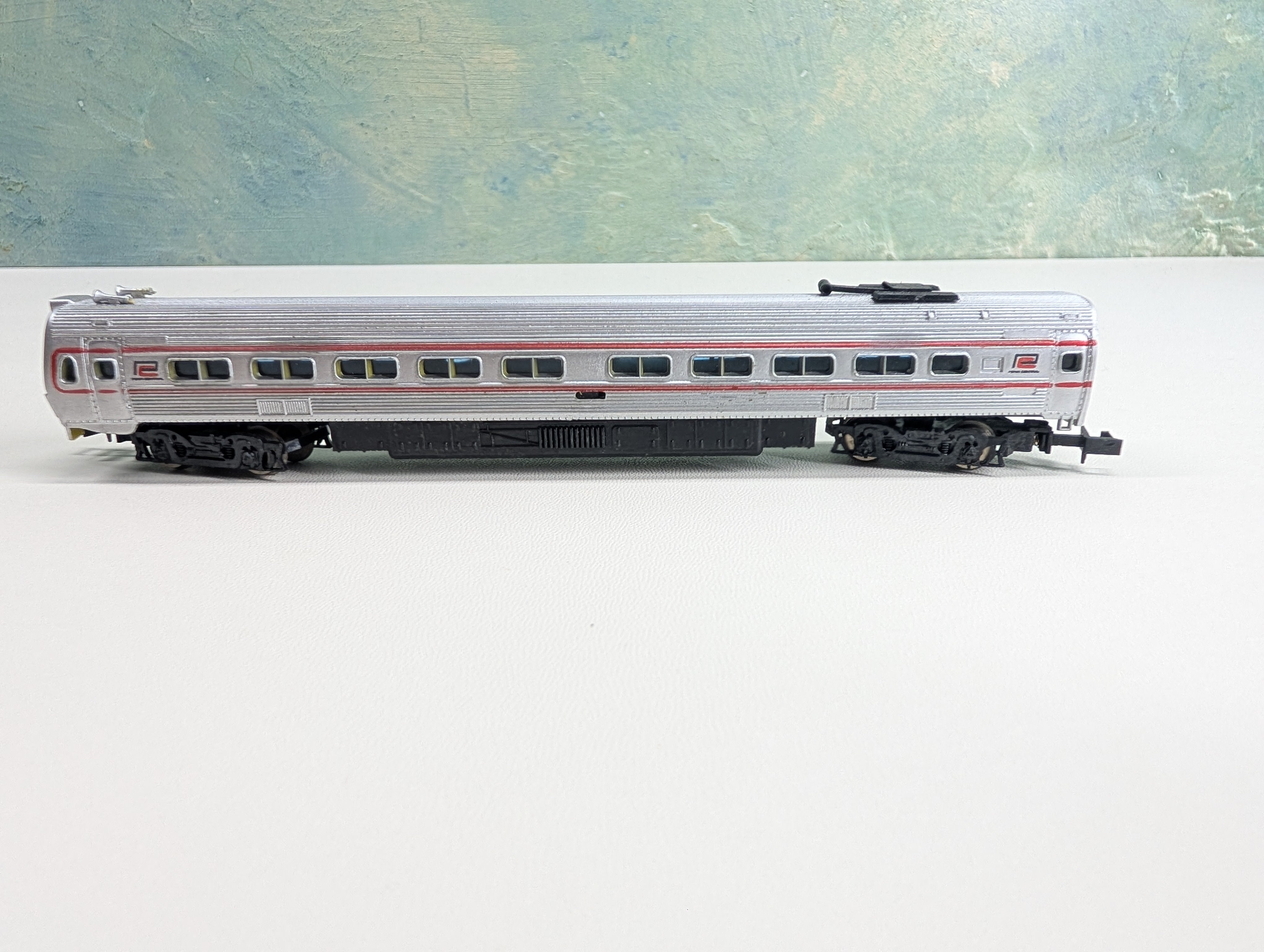 USED Bachmann N Scale Metroliner Coach Dummy Penn Central