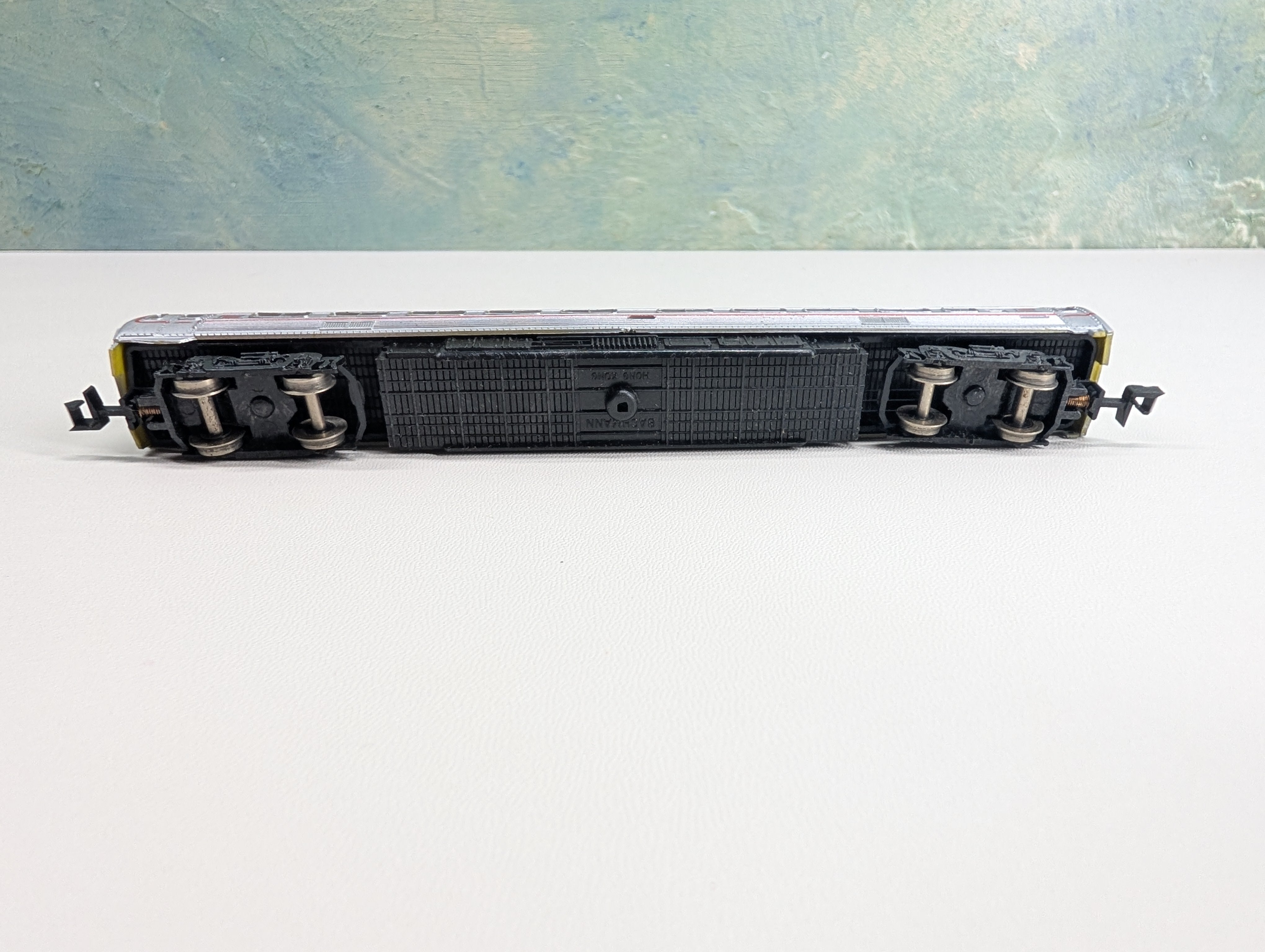 USED Bachmann N Scale Metroliner Coach Dummy Penn Central