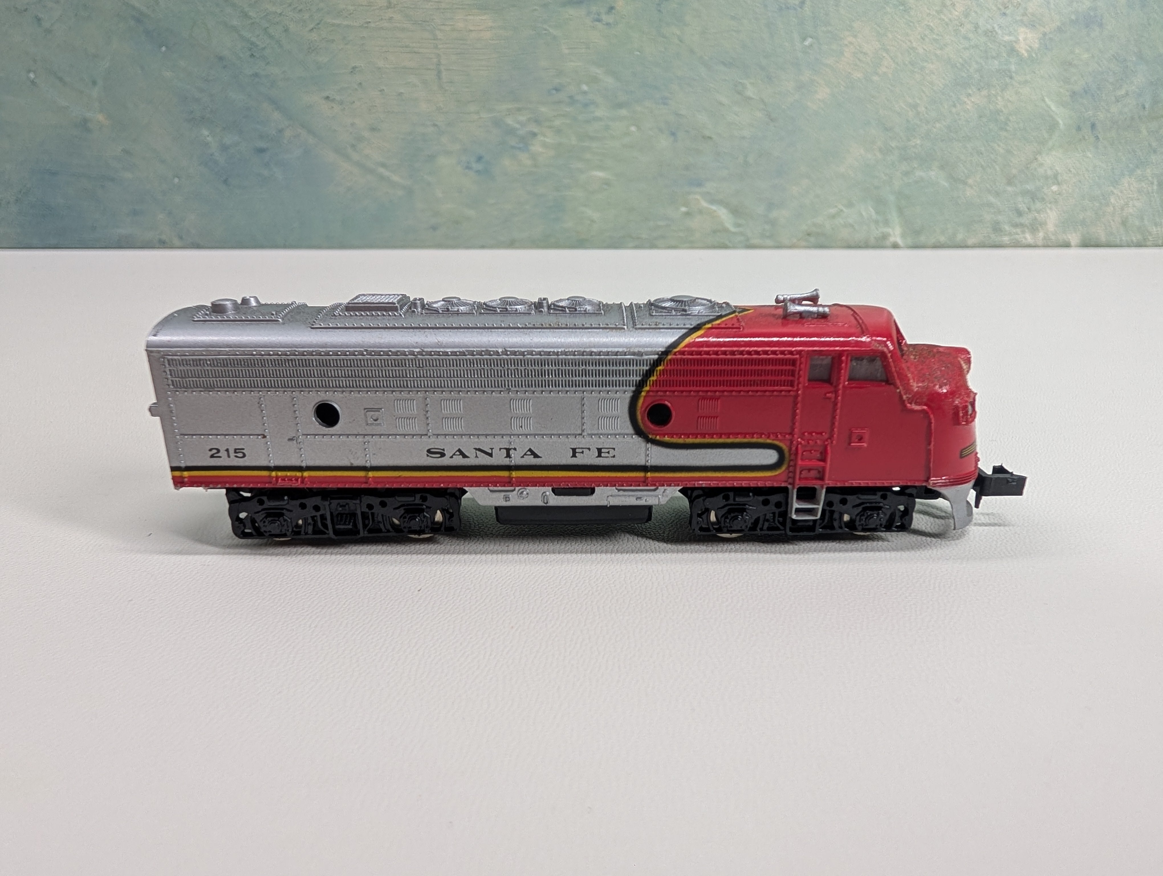 USED Bachmann N Scale Unpowered Diesel Locomotive Santa Fe #215