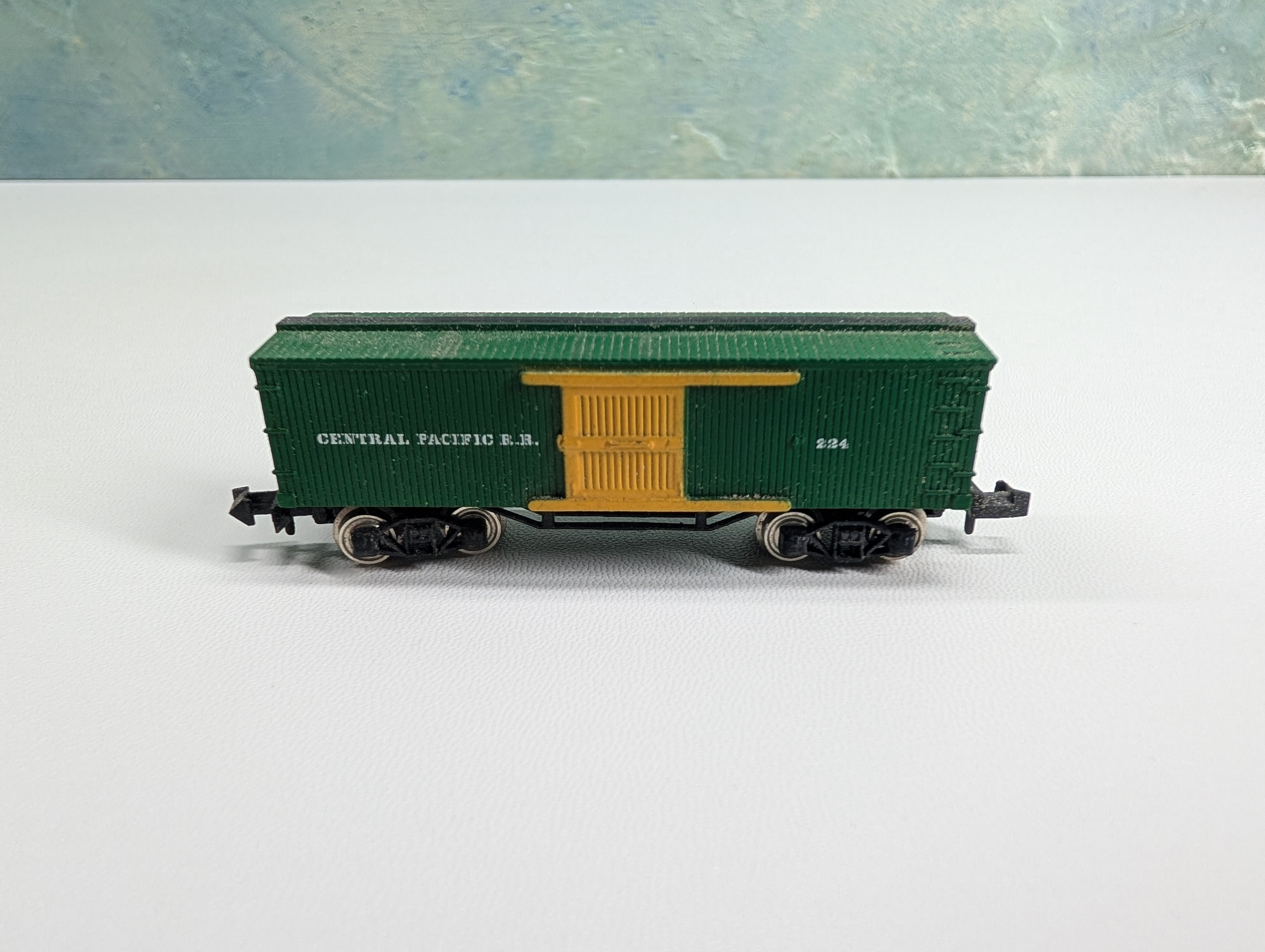USED N Scale Old Time Box Car Central Pacific #224