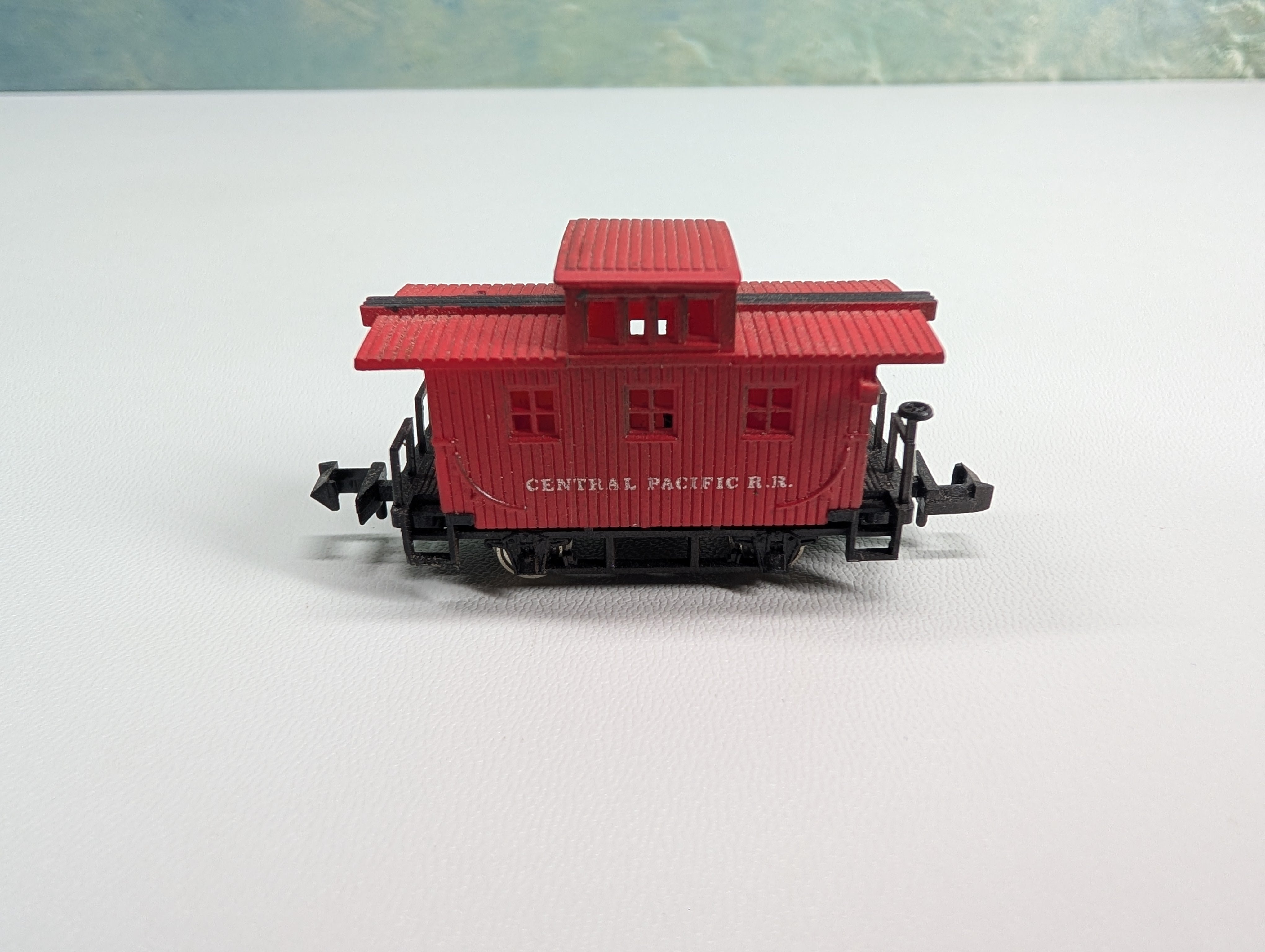 USED Bachmann N Scale Bobber Caboose Central Pacific