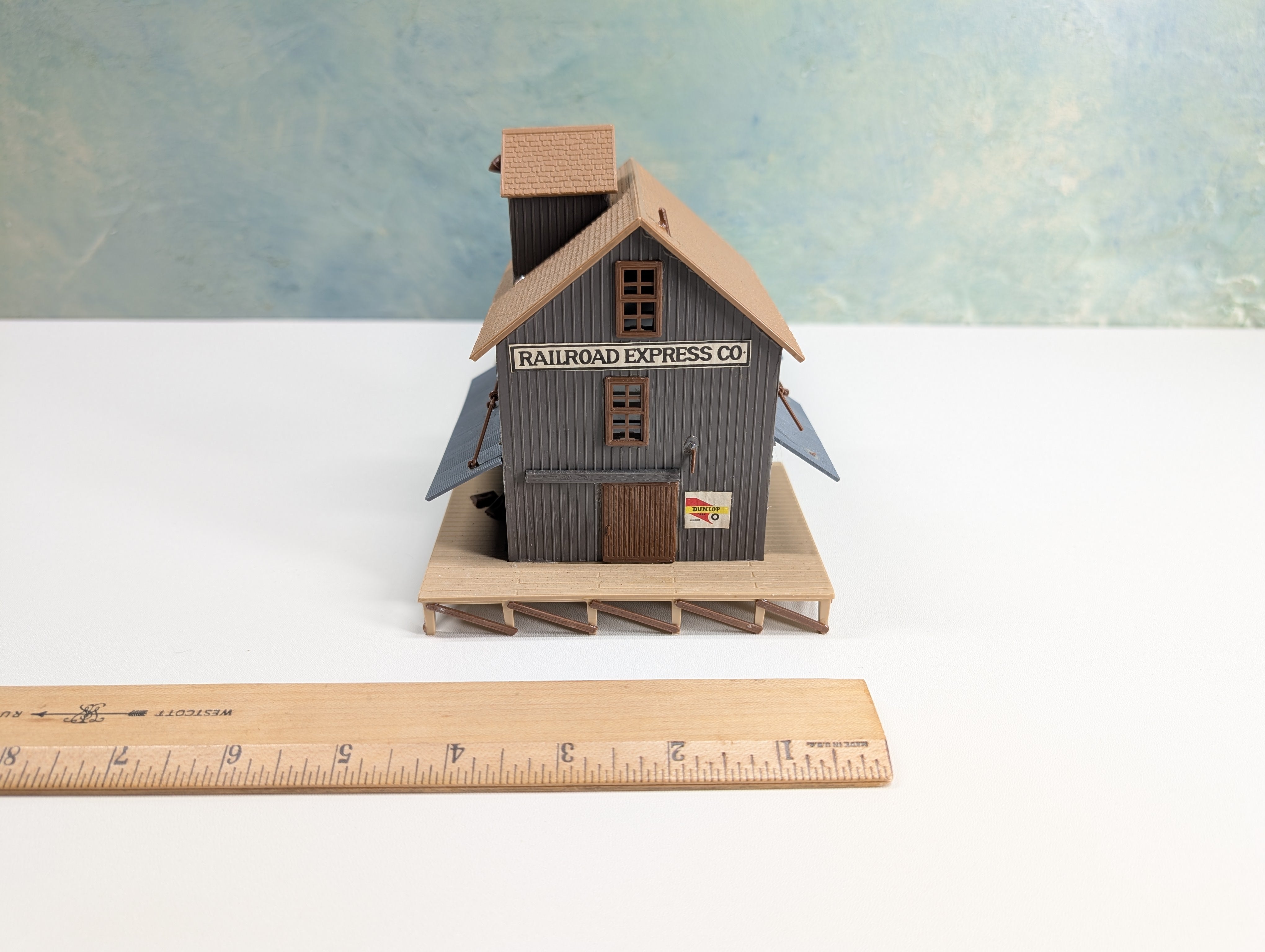 USED HO Scale Raised Railroad Express Co Warehouse