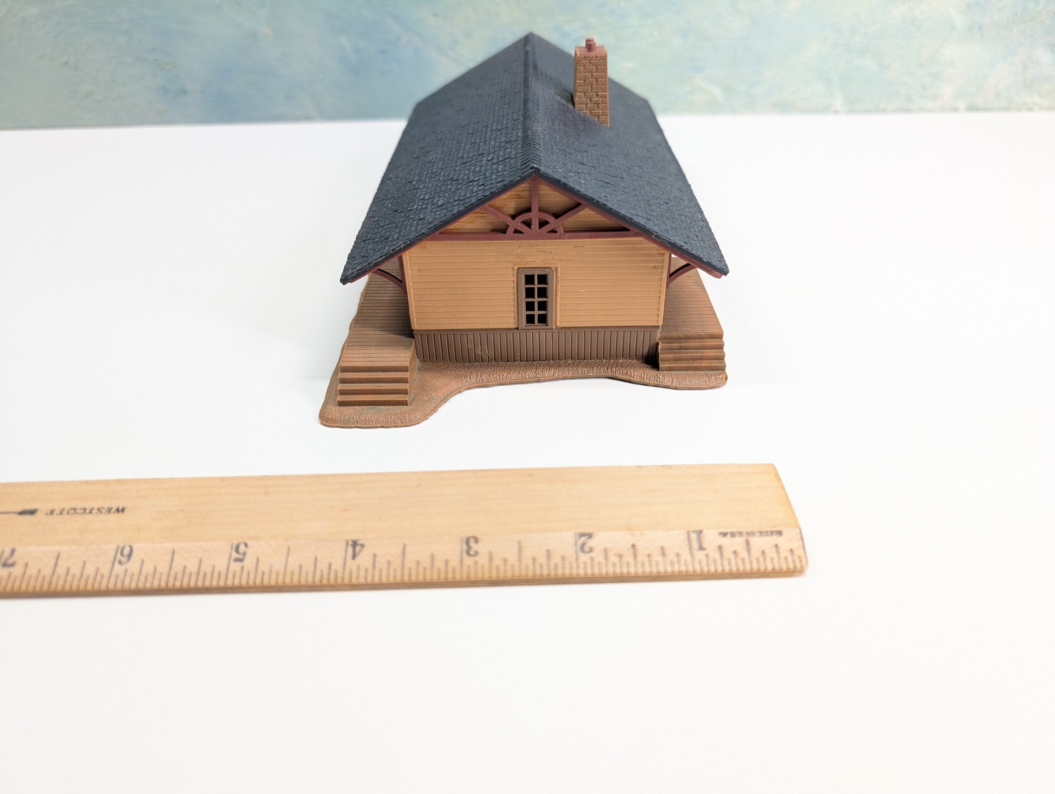 USED Pola HO Scale Old Time Freight Station