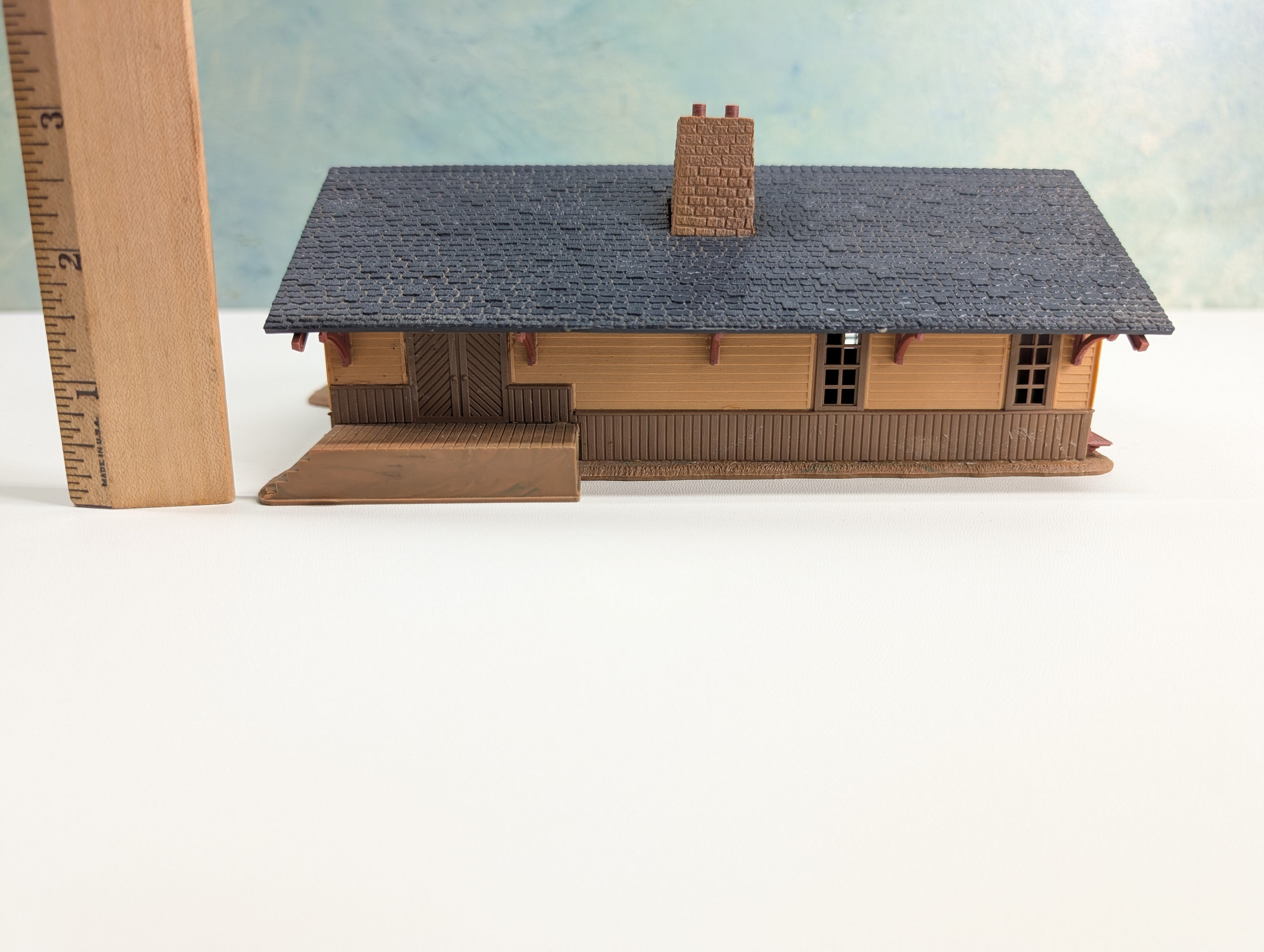 USED Pola HO Scale Old Time Freight Station