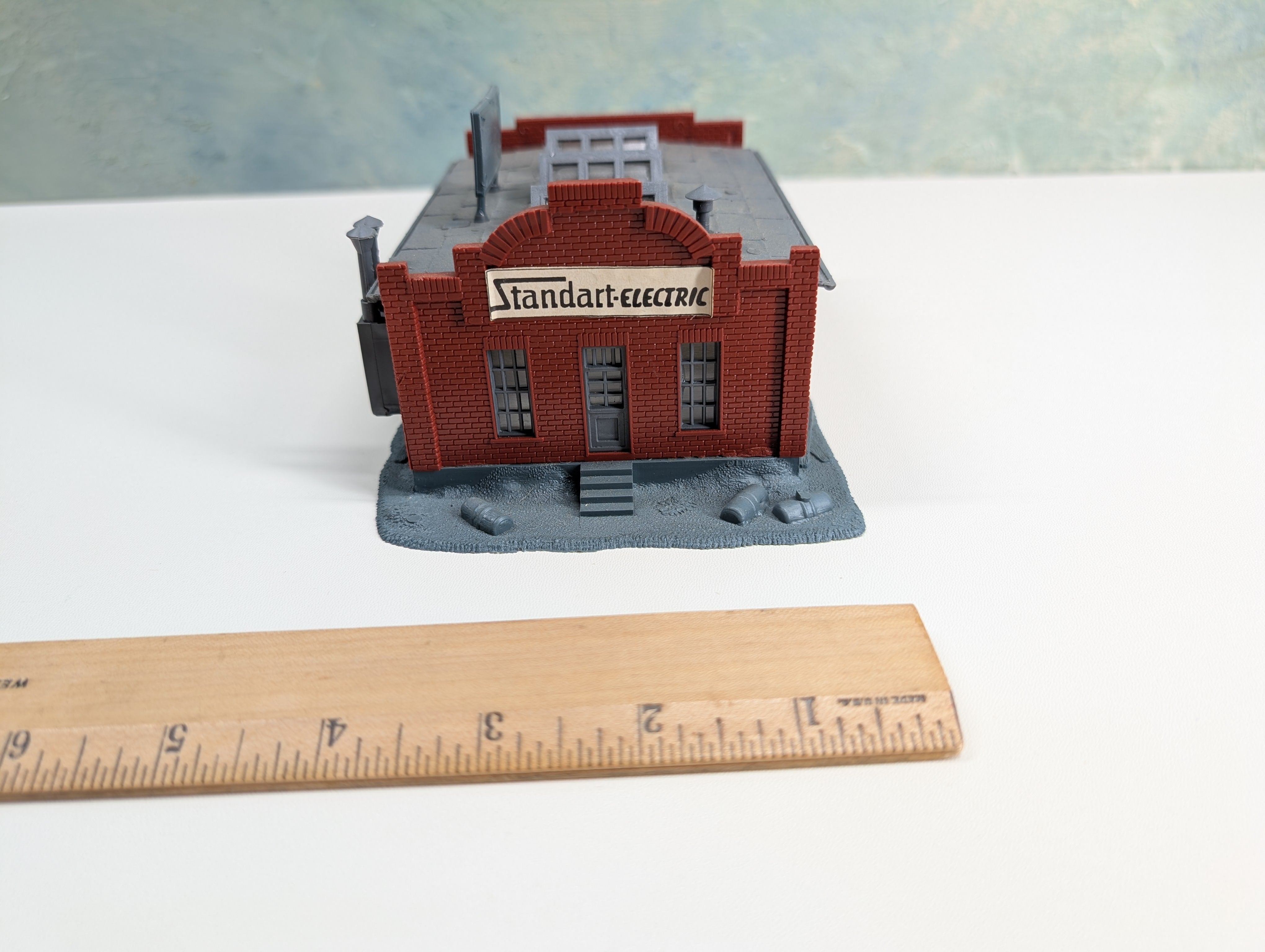 USED Tyco HO Scale Standart Electric, Brick Building