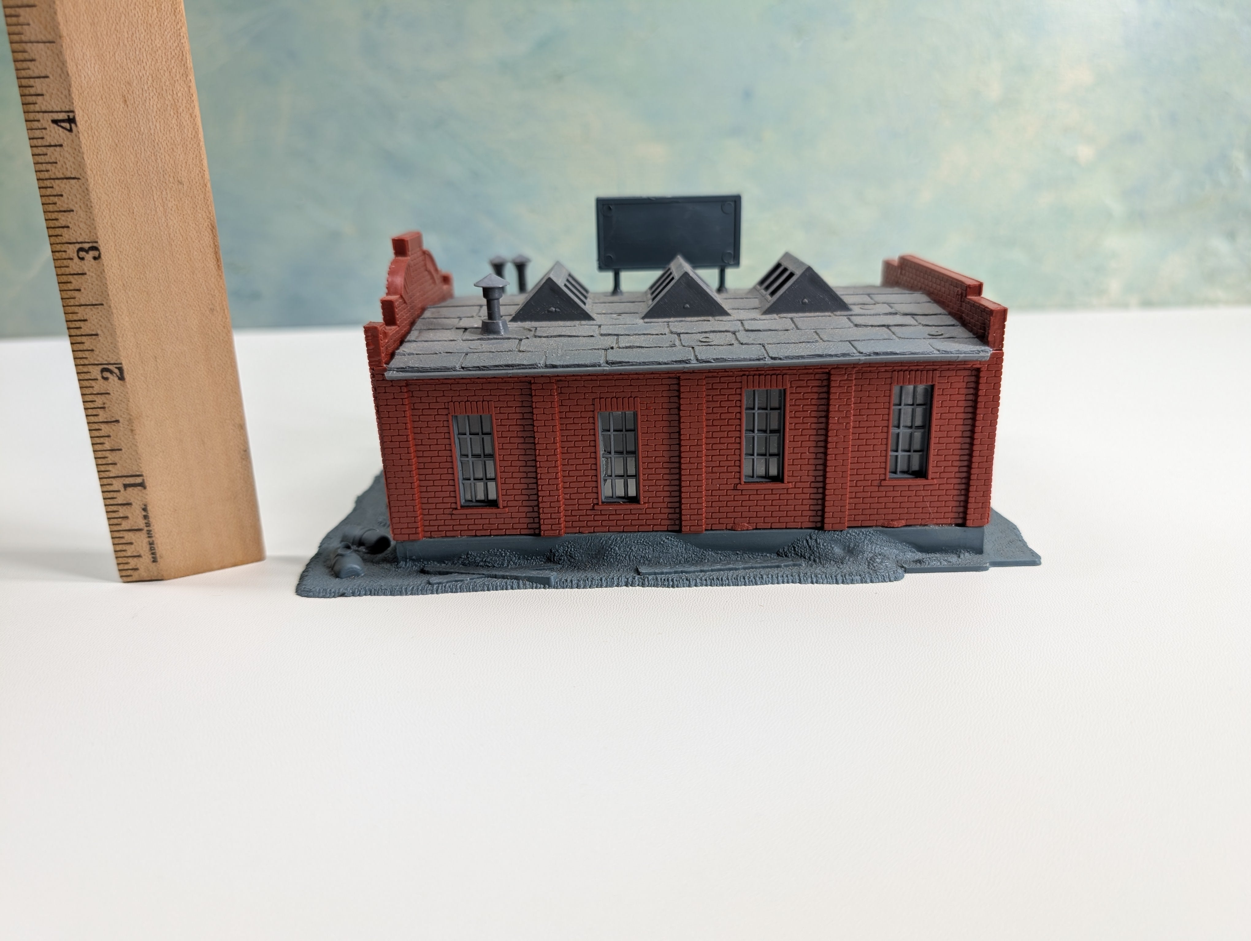 USED Tyco HO Scale Standart Electric, Brick Building