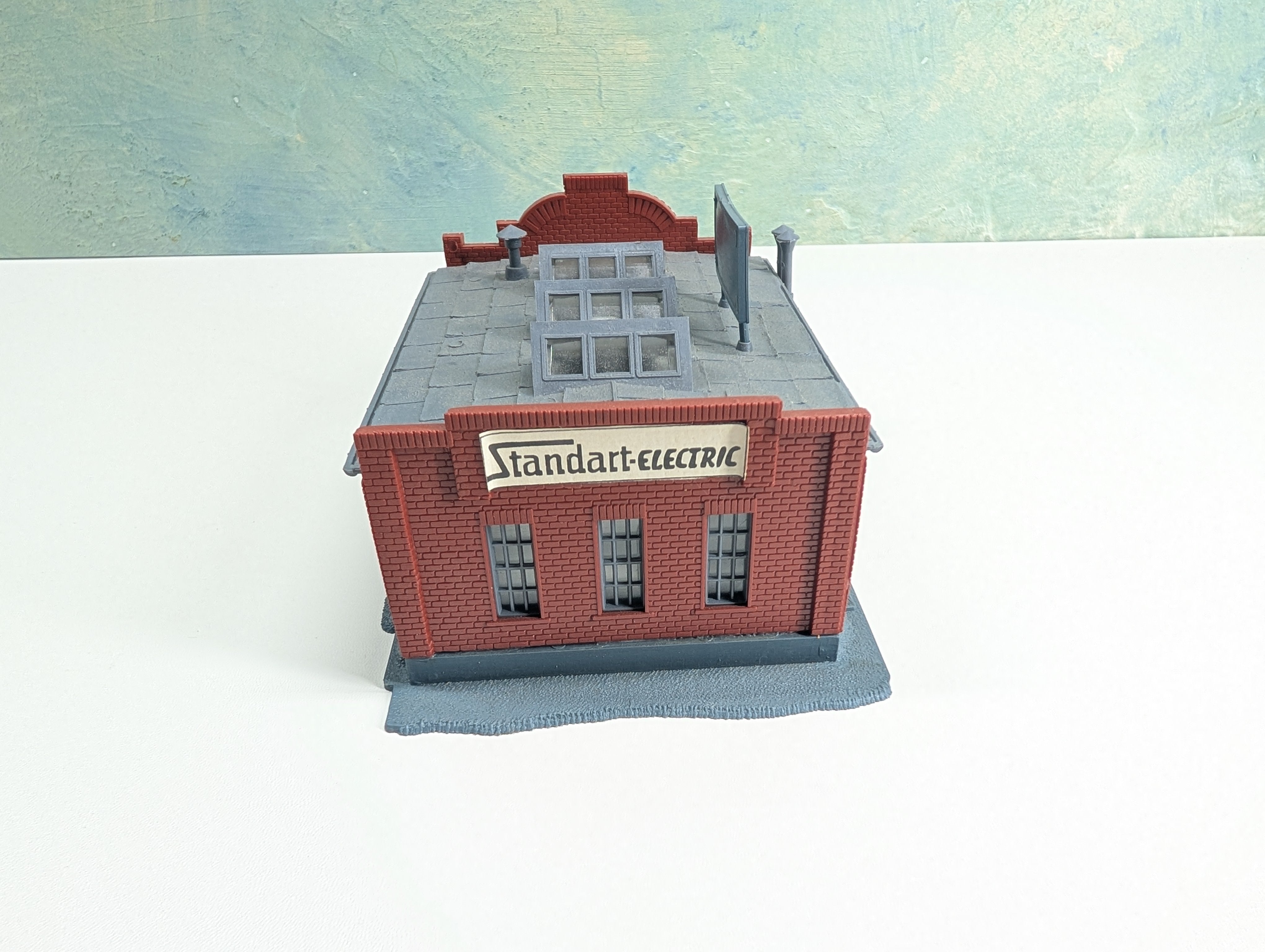 USED Tyco HO Scale Standart Electric, Brick Building