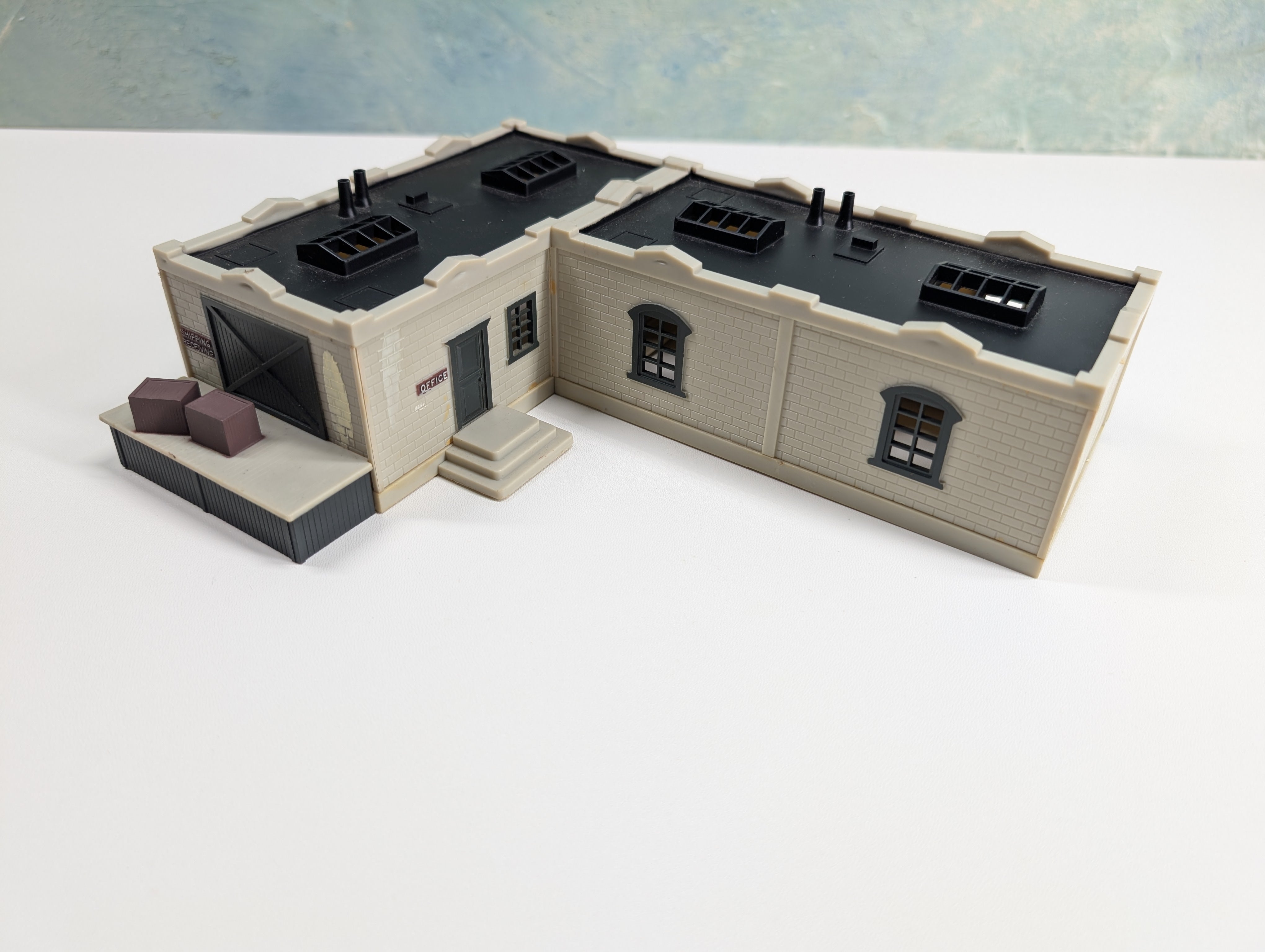 USED HO Scale Shipping & Receiving Buidling, Warehouse