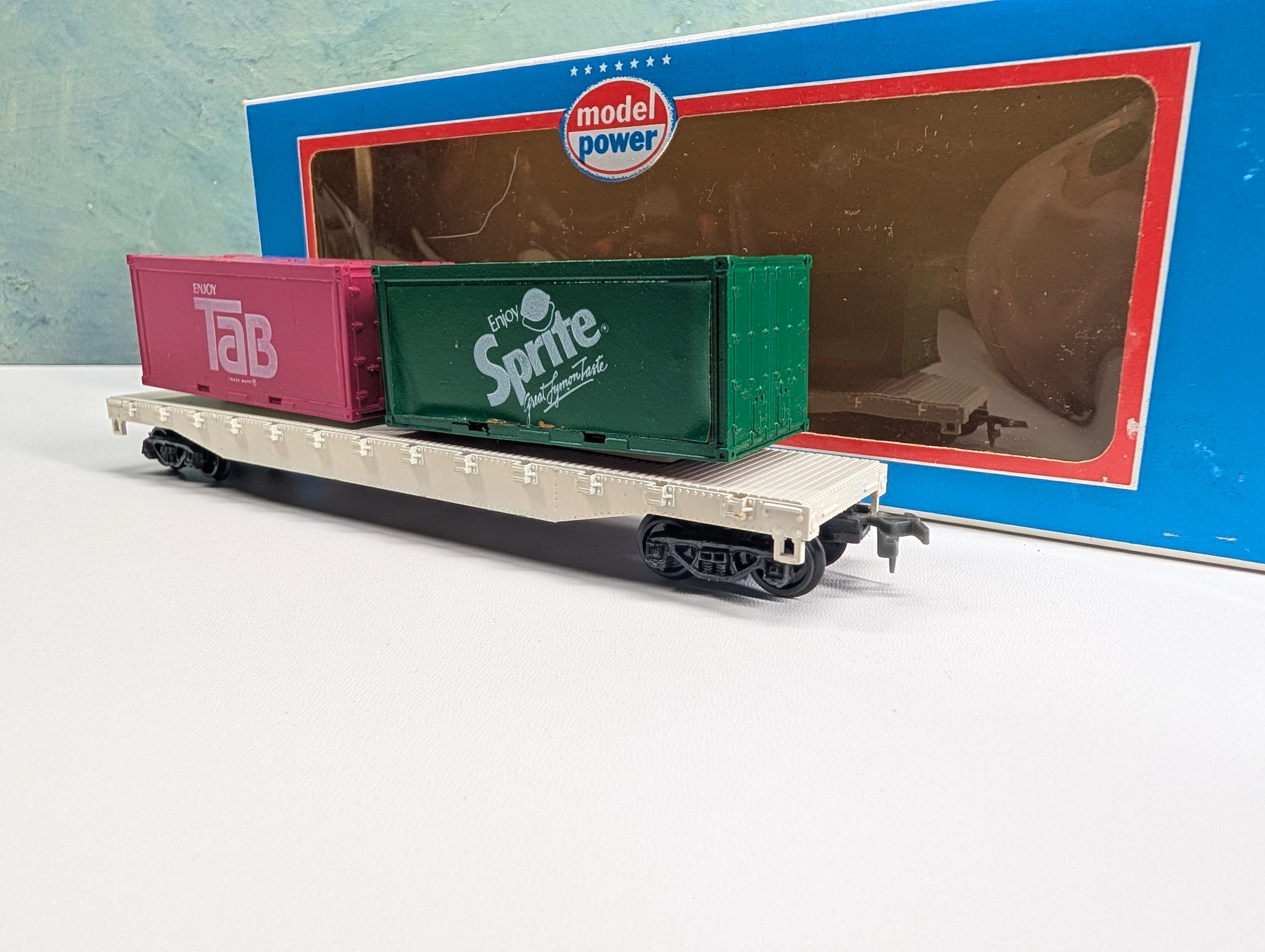 USED Model Power HO Scale Flat Car w/ Billboard Containers Sprite, Tab Coca-Cola RARE