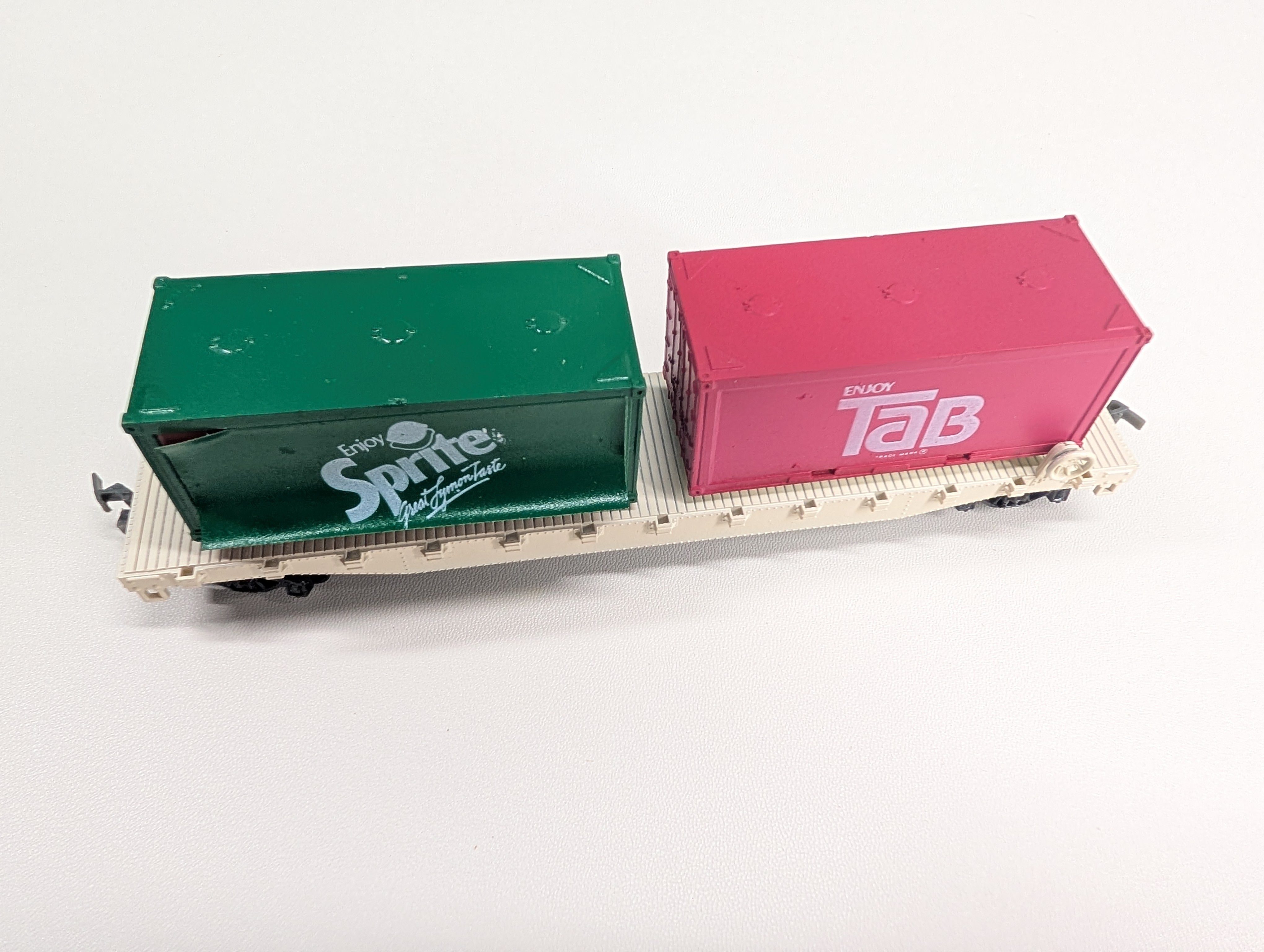 USED Model Power HO Scale Flat Car w/ Billboard Containers Sprite, Tab Coca-Cola RARE