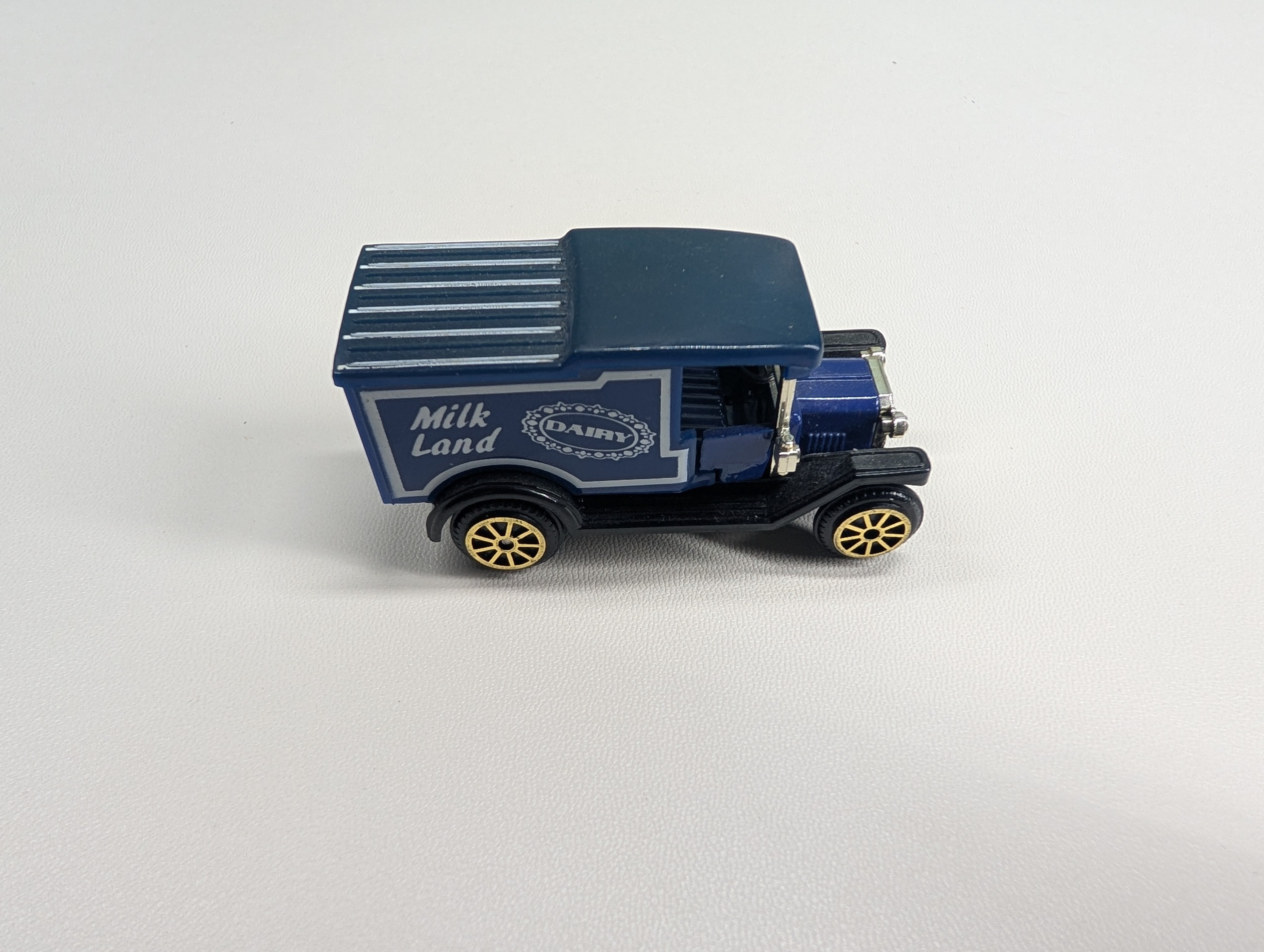 USED High Speed #607-612 HO Scale Blue Milk Land Dairy Box Truck