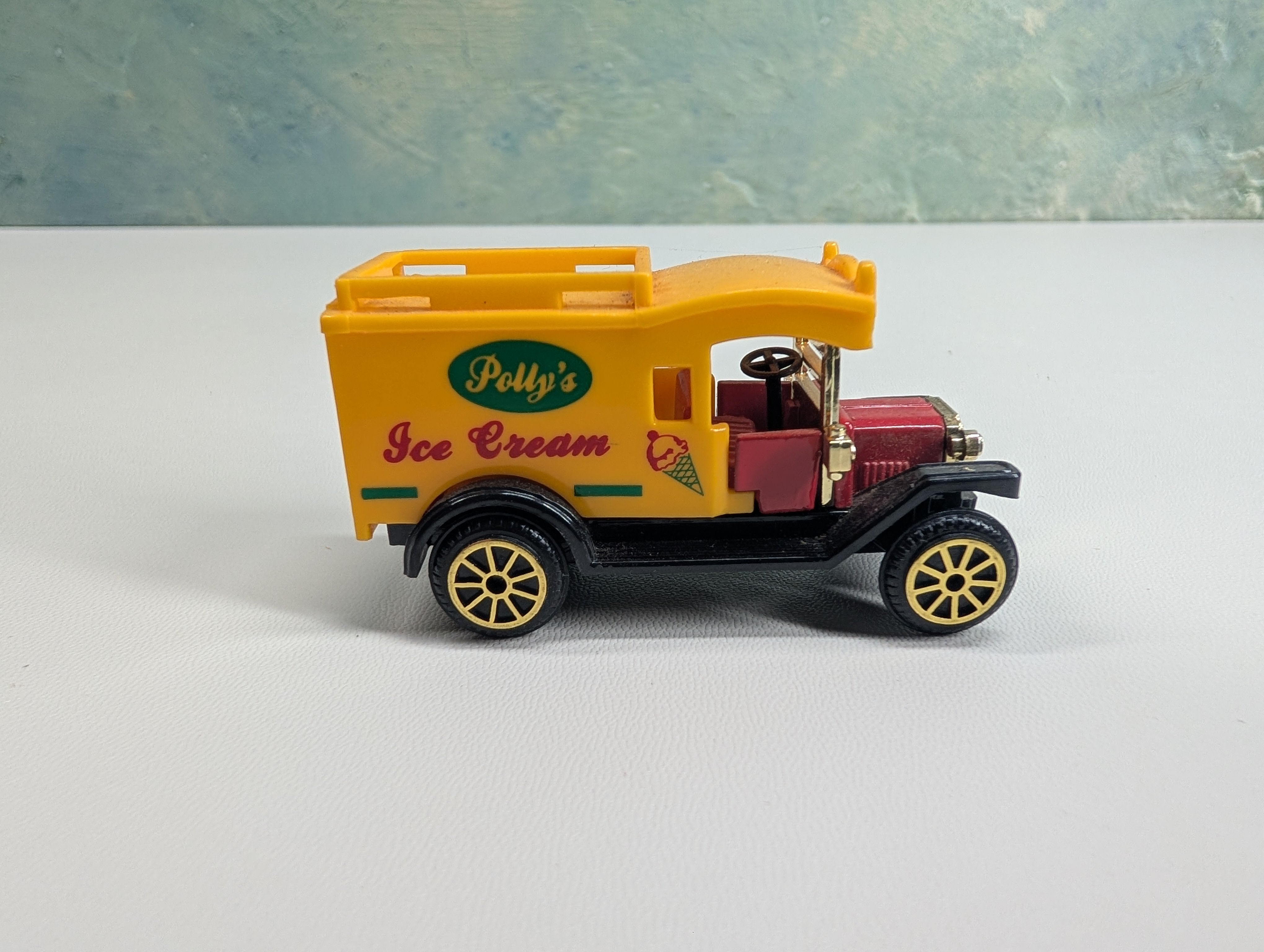 USED High Speed #607-612 HO Scale Polly's Ice Cream Truck