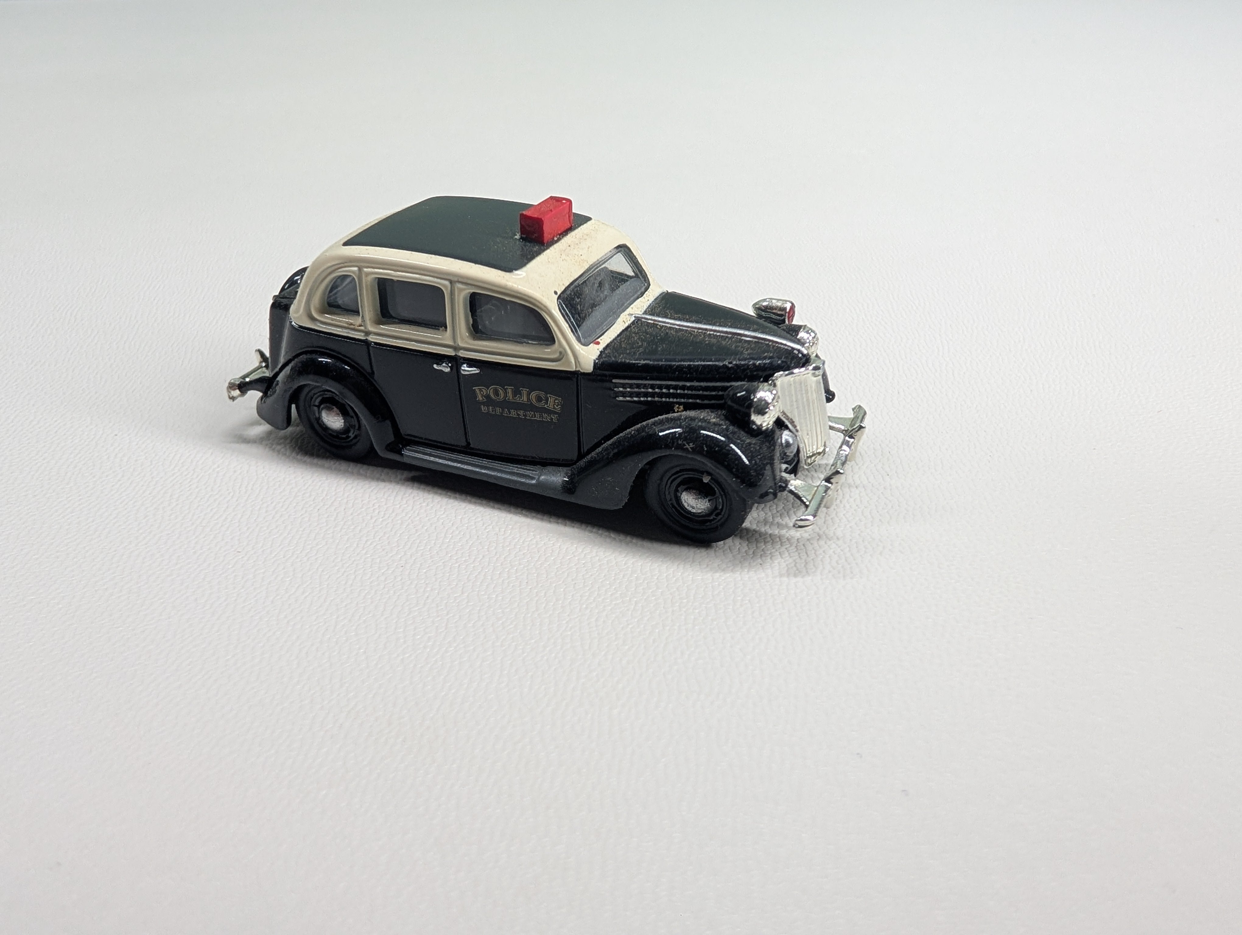 USED Classic Metal Works HO Scale 1936 ForDor Police Car