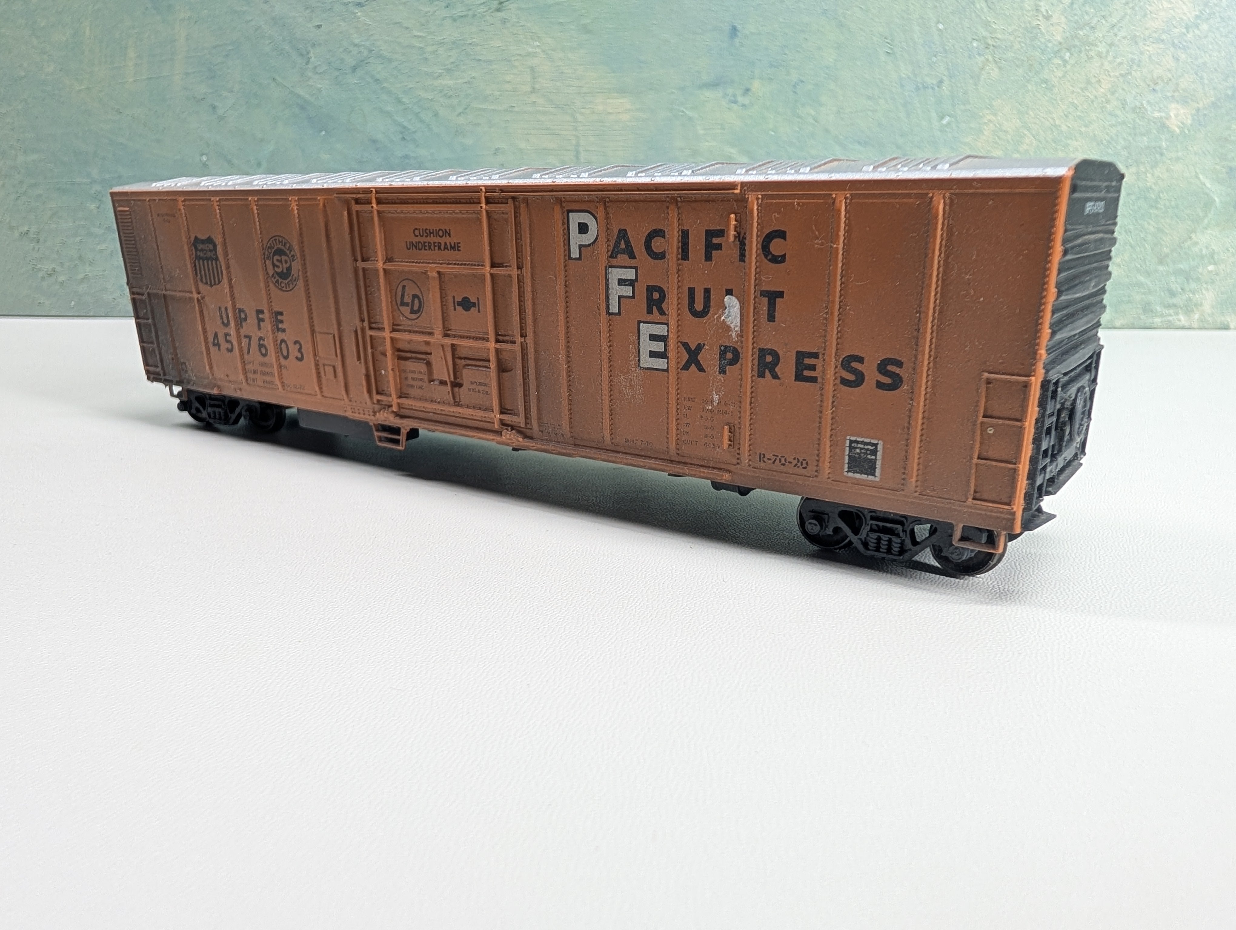 USED Athearn HO Scale 57' Mechanical Reefer Pacific Fruit Express UPFE #457603 Metal Wheels, Weathered