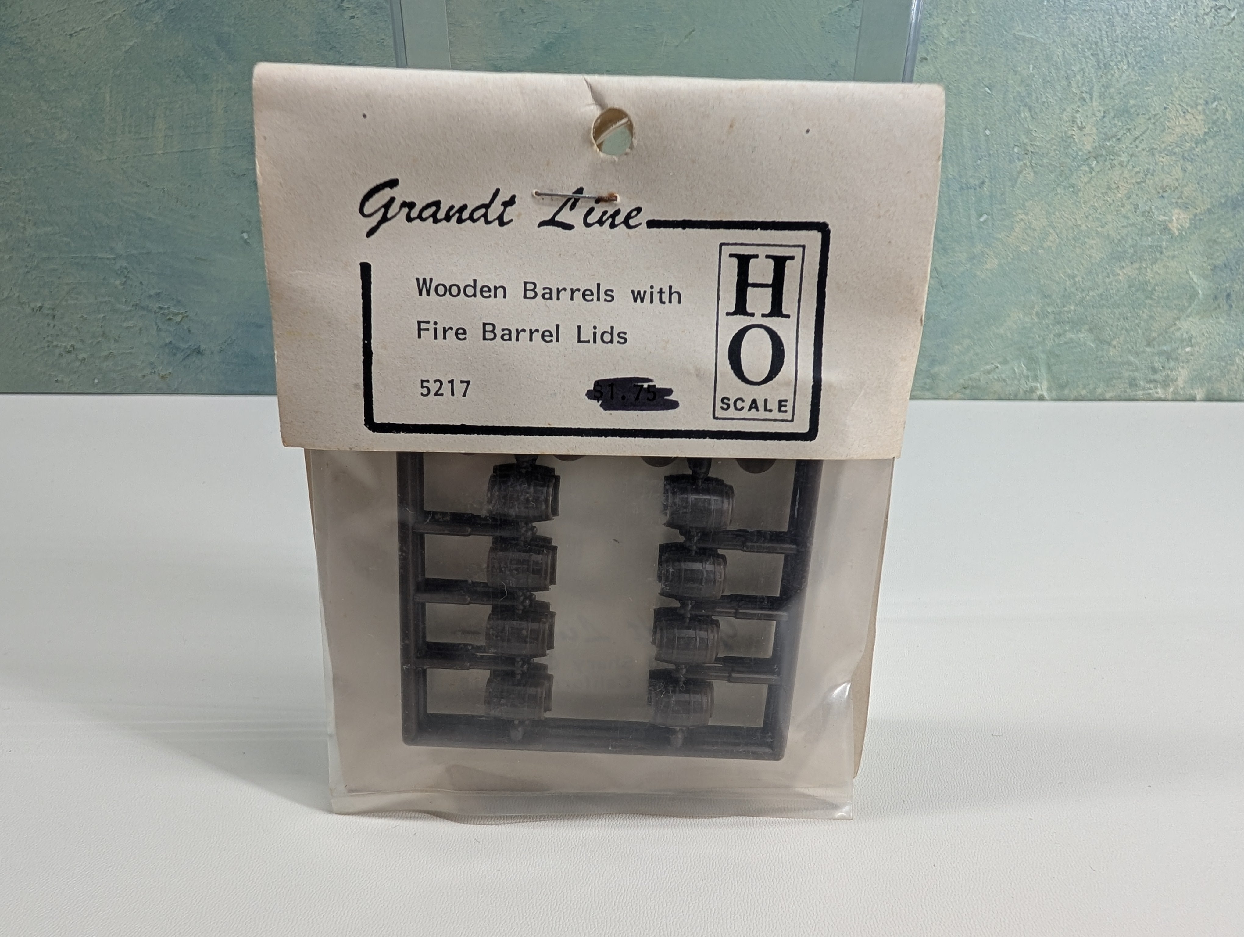 Grandt Line 5217 HO Scale Wooden Barrels w/ Fire Barrel Lids
