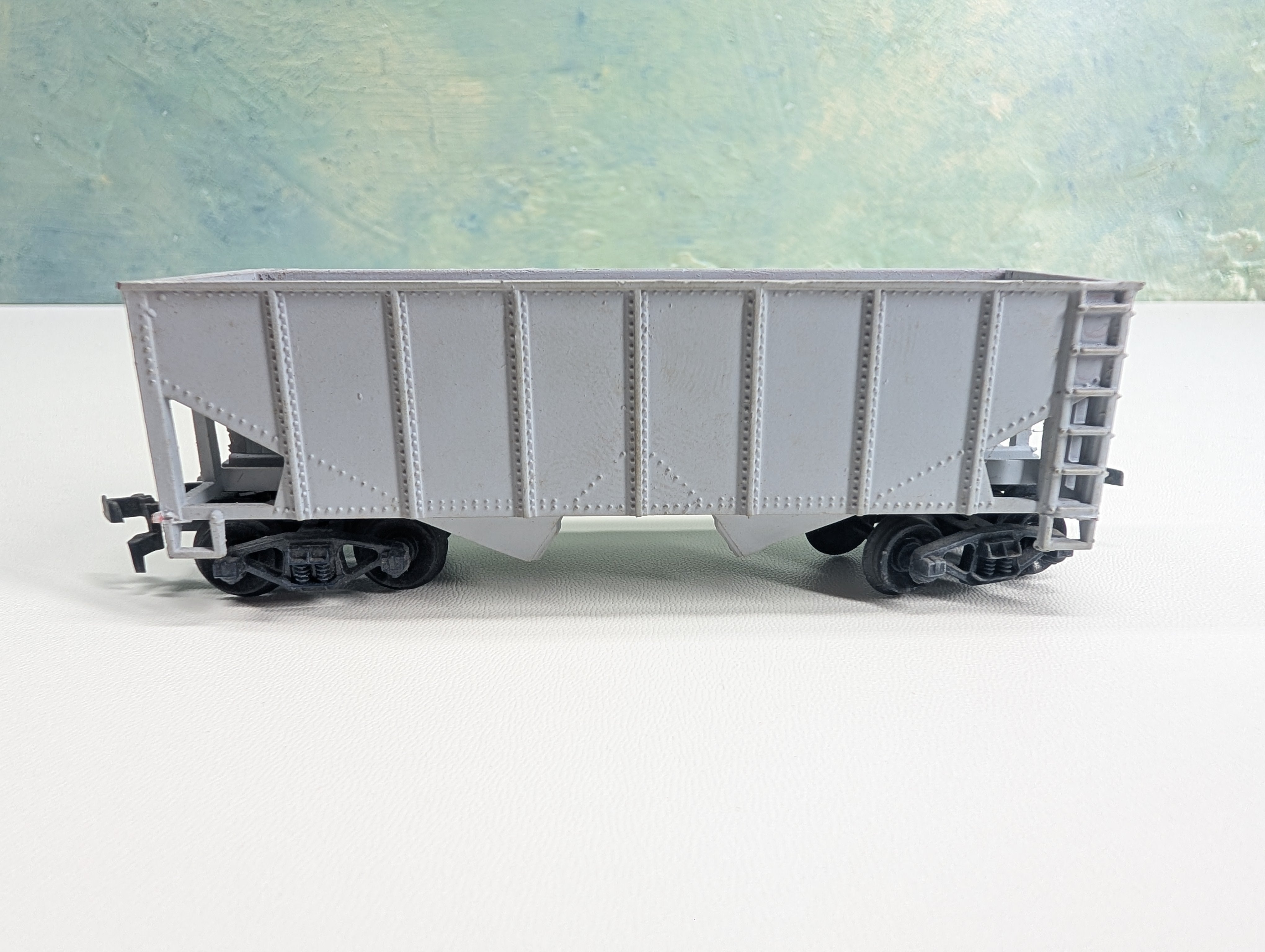 USED Life-Like HO Scale 2 Bay Hopper Gray Undecorated
