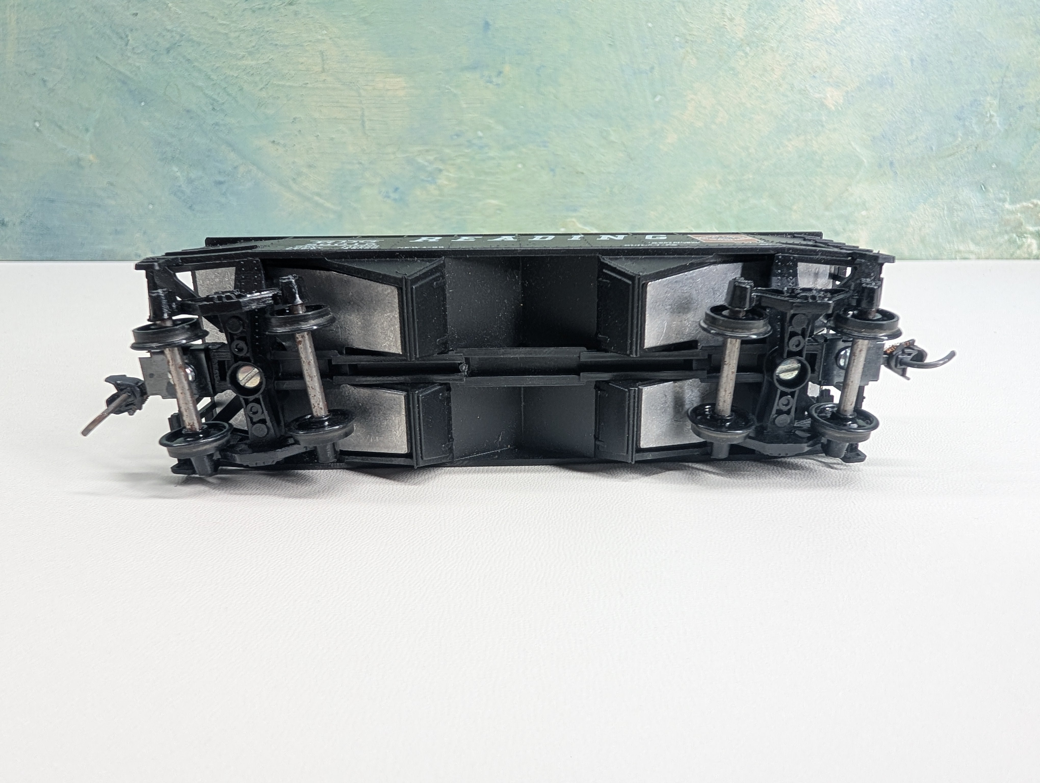 USED Athearn HO Scale 2 Bay Hopper Reading RDG #86015 w/ Load