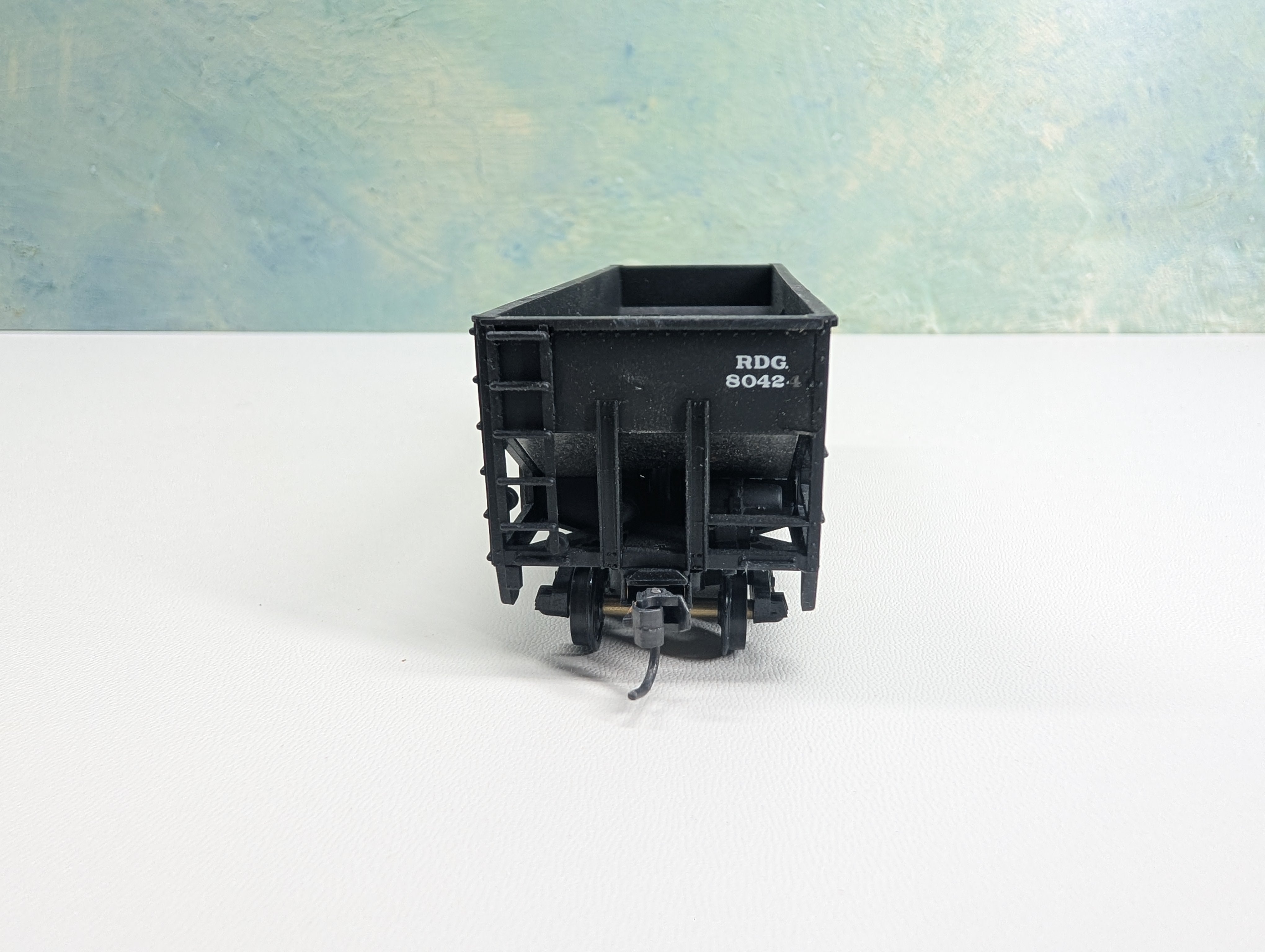 USED Stewart Hobbies HO Scale 2 Bay Hopper Reading RDG #80424