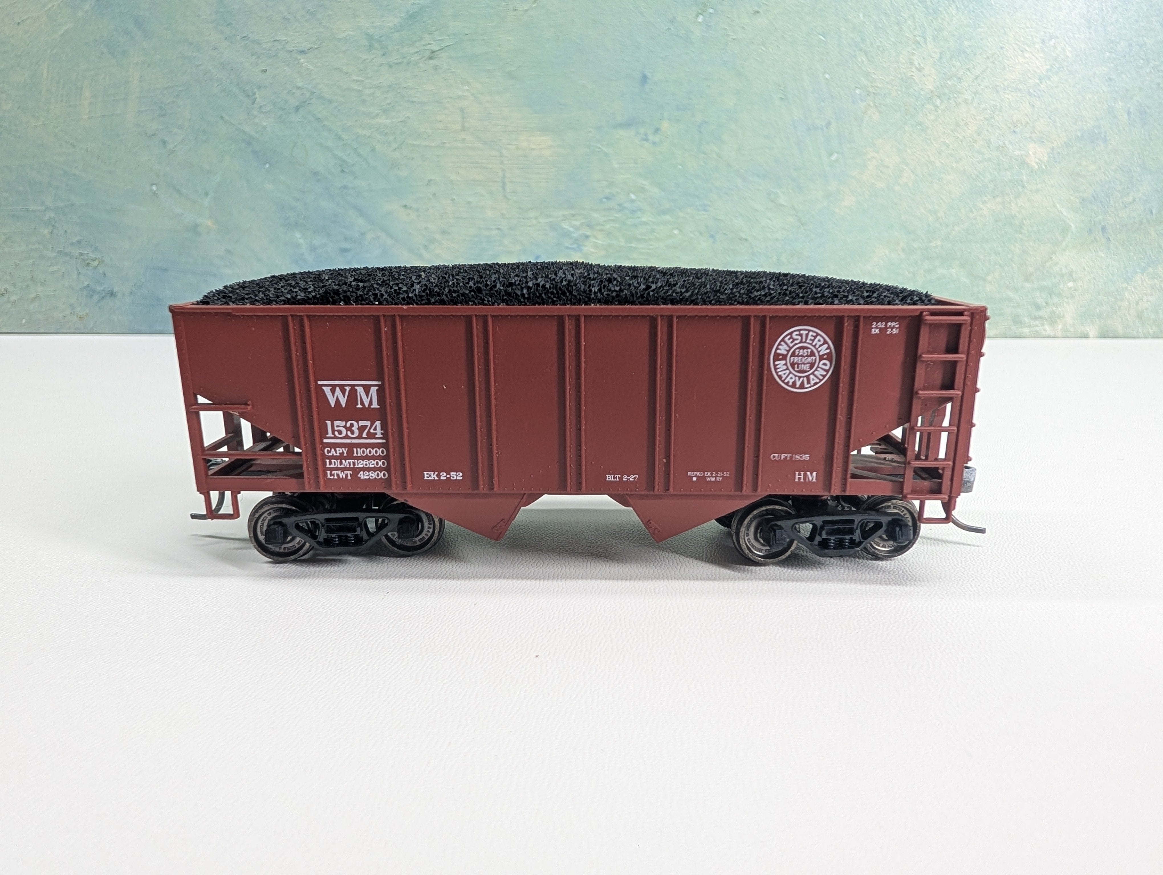 USED Stewart Hobbies HO Scale 2 Bay Hopper Western Maryland WM #15374 w/ Load & Metal Wheels