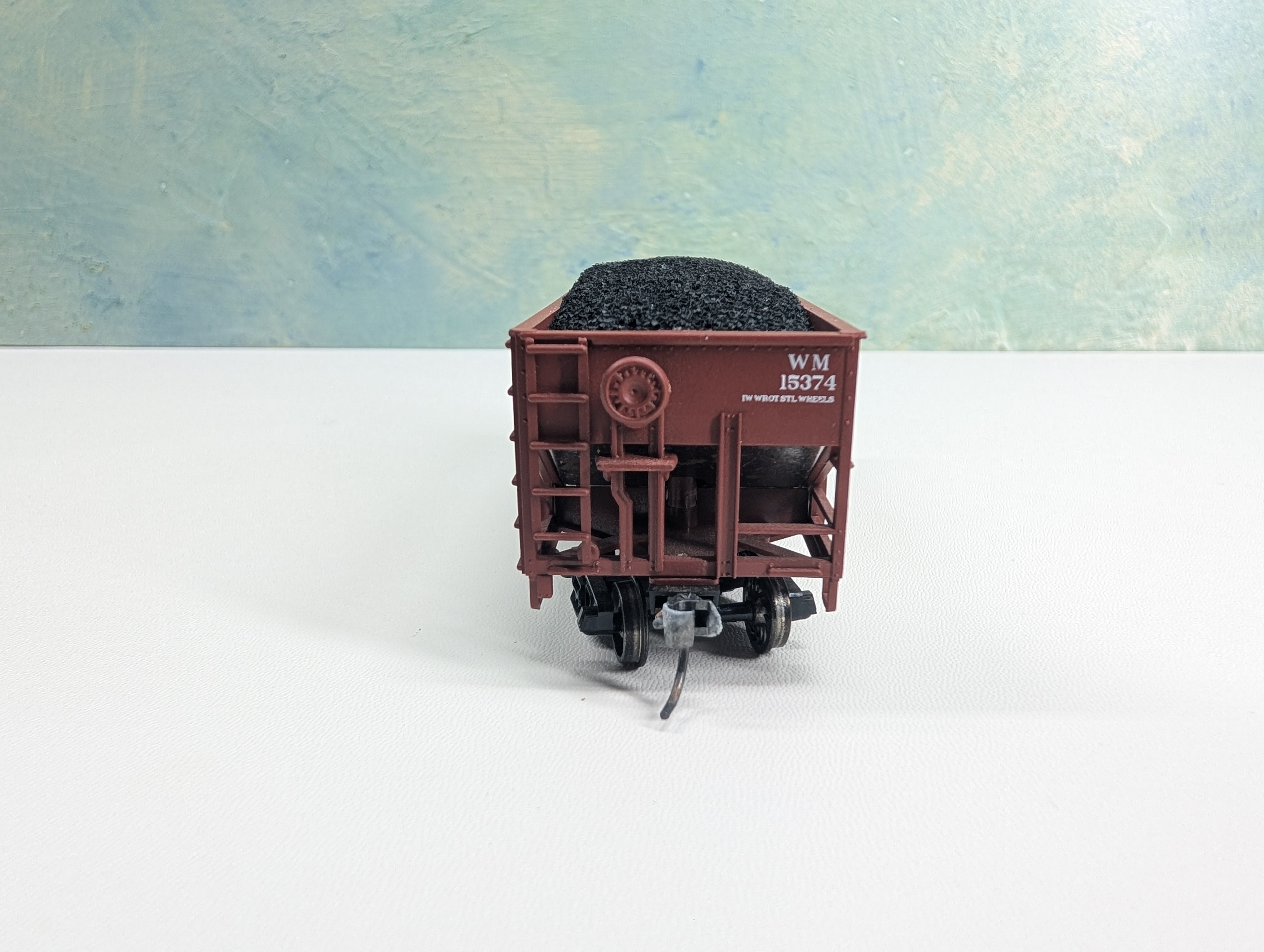 USED Stewart Hobbies HO Scale 2 Bay Hopper Western Maryland WM #15374 w/ Load & Metal Wheels