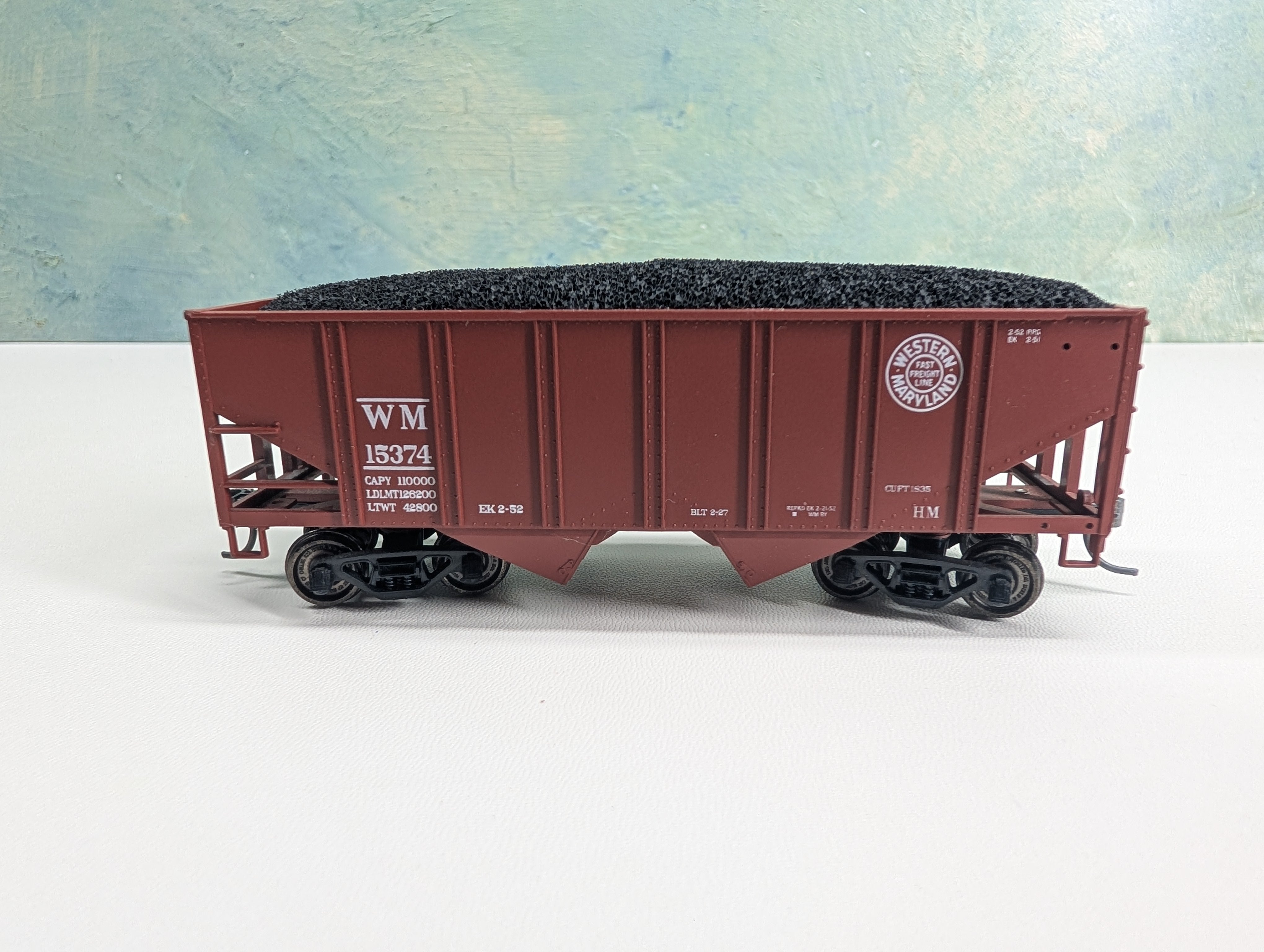 USED Stewart Hobbies HO Scale 2 Bay Hopper Western Maryland WM #15374 w/ Load & Metal Wheels