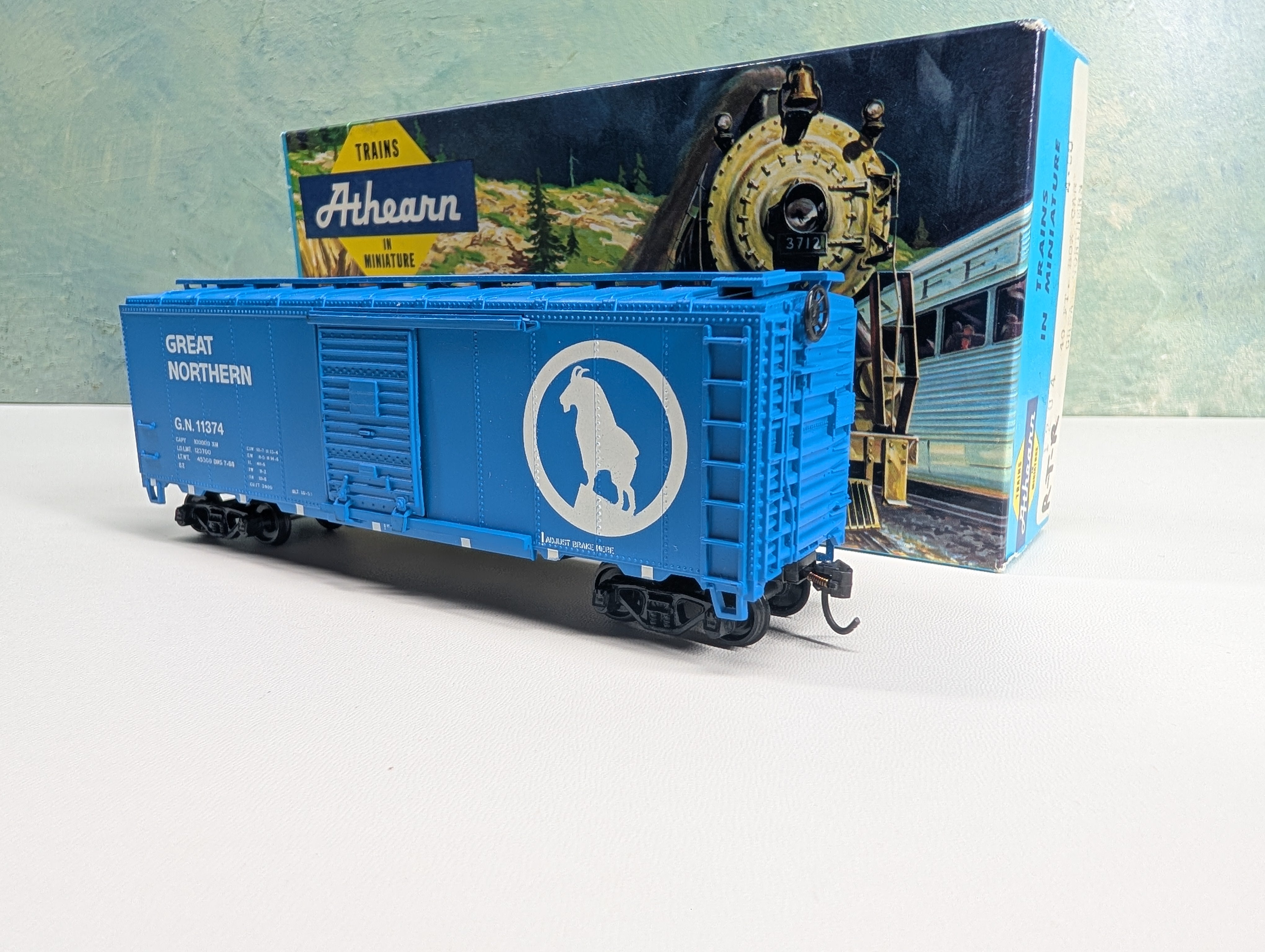 USED Athearn HO Scale 40' Box Car Great Northern GN #11374