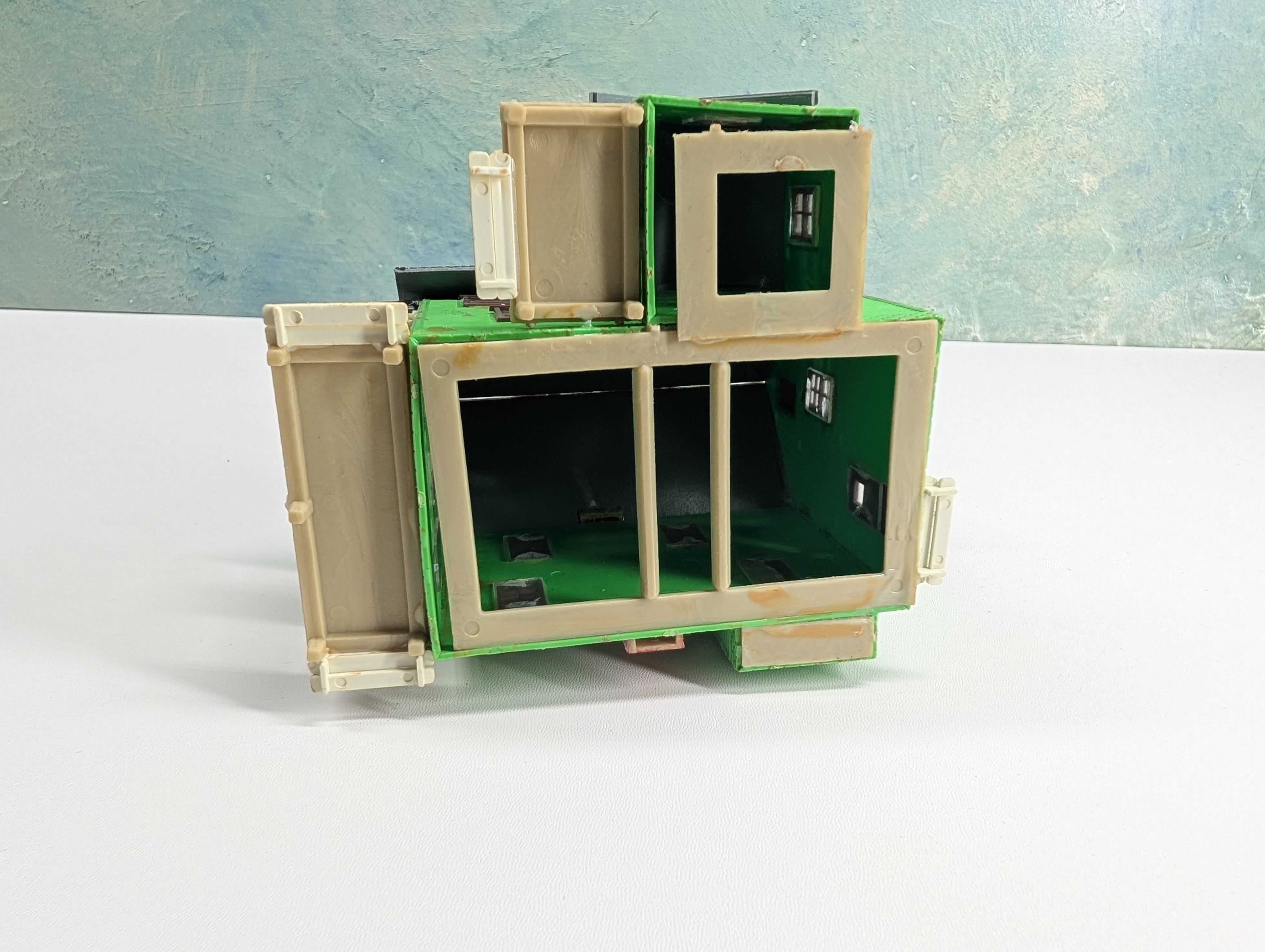 USED Tyco HO Scale Green Farmhouse